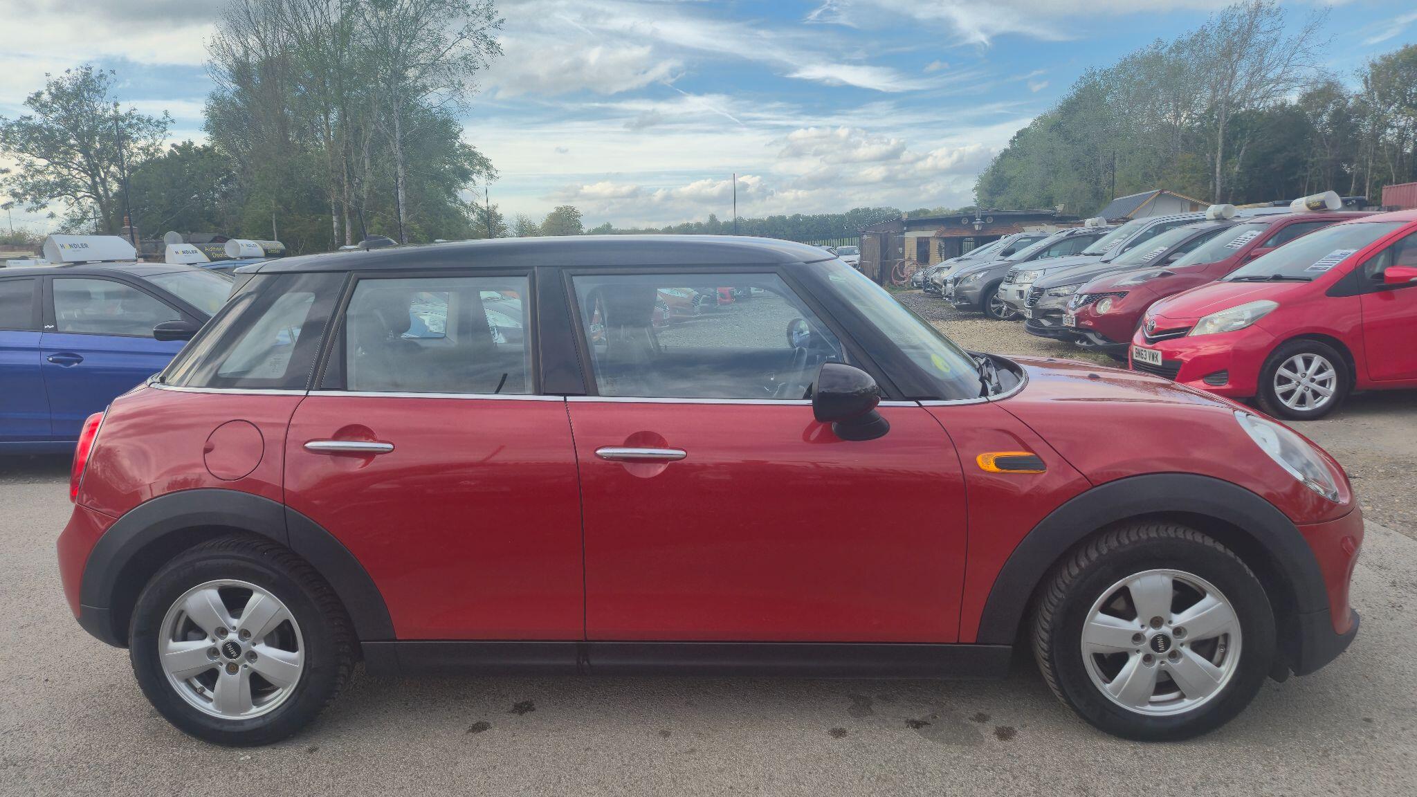 Mini Hatch view 9