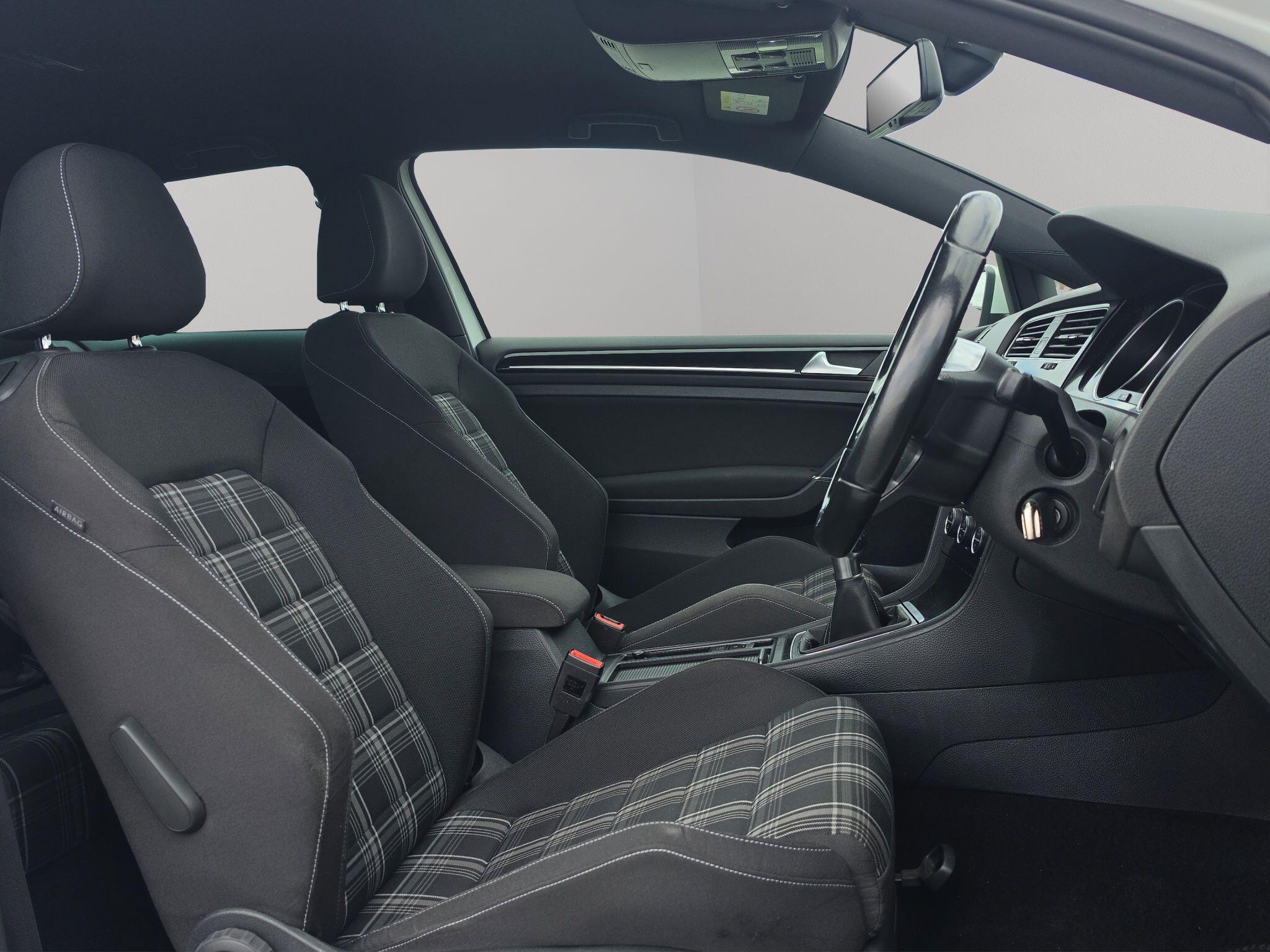 Volkswagen Golf view 11