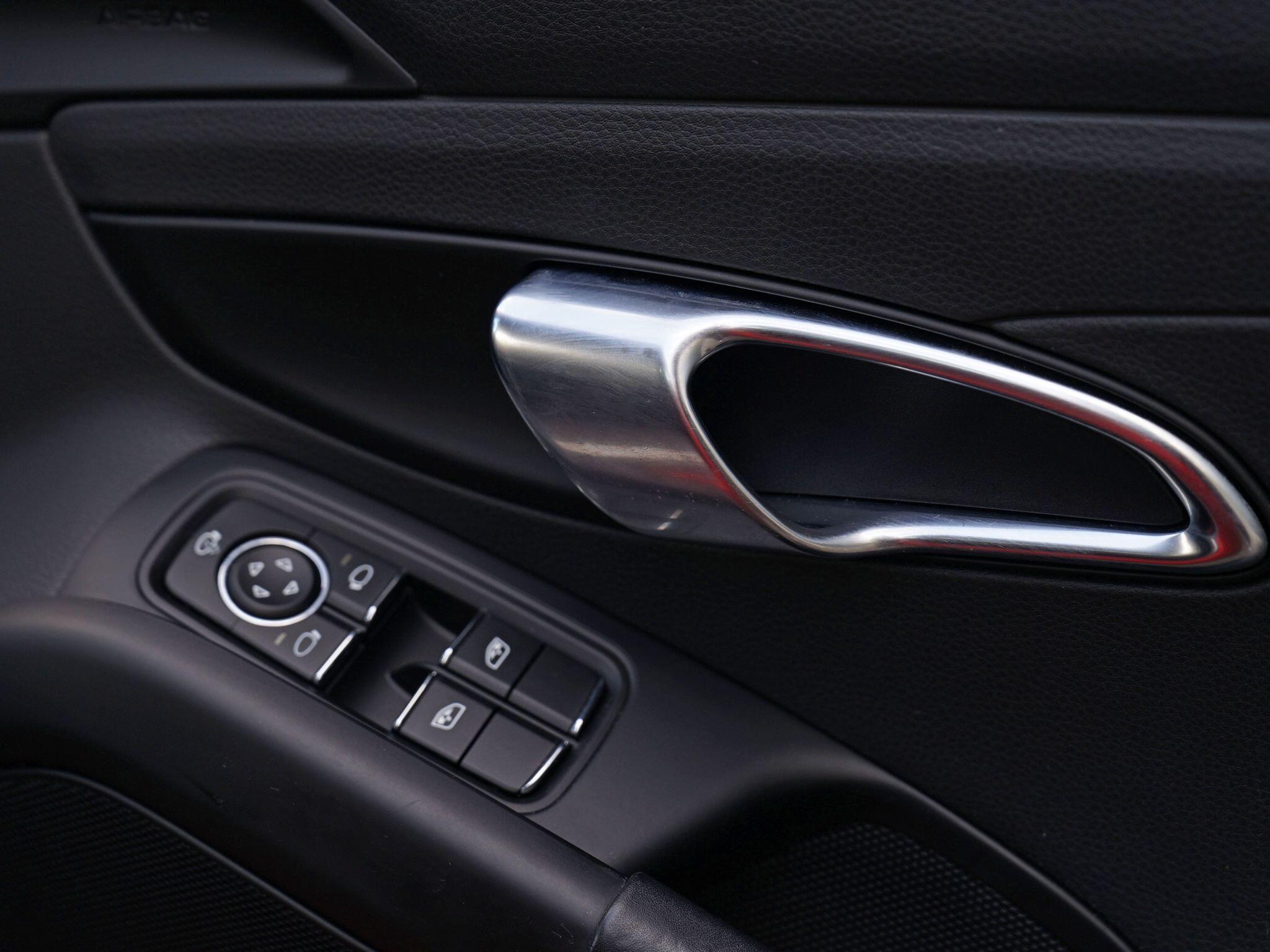 Porsche Cayman view 111