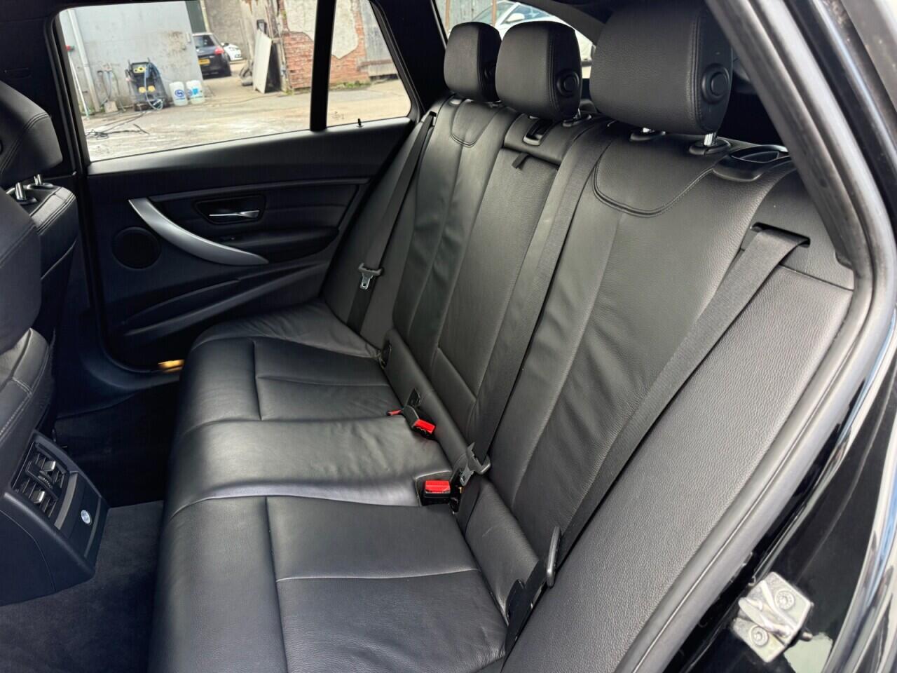 BMW 3 Series view 19