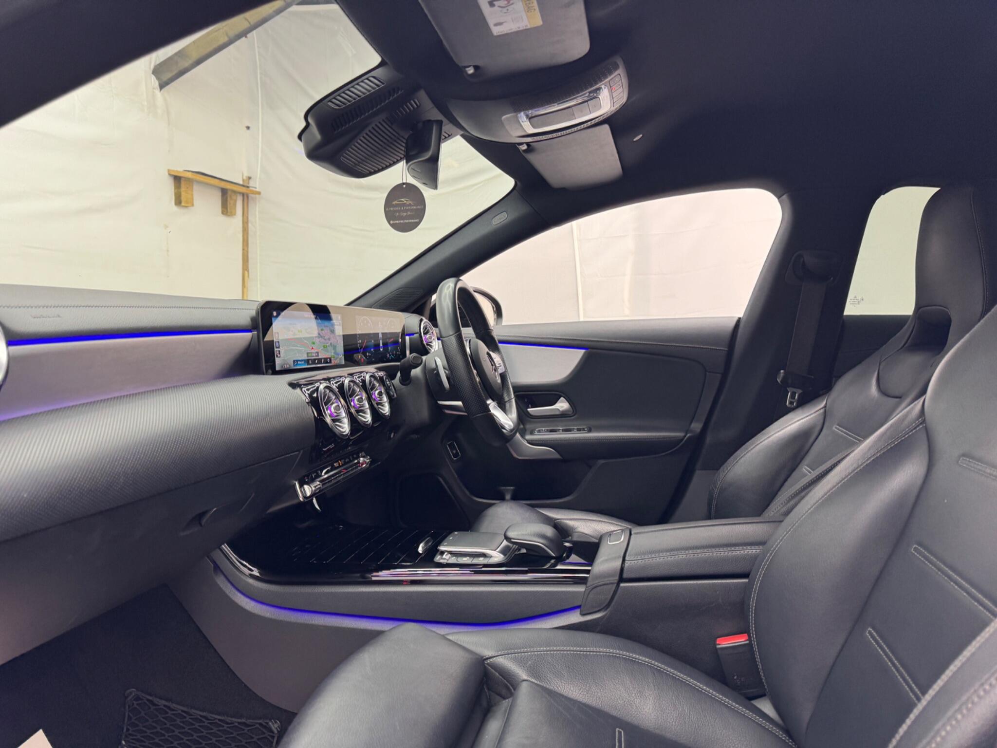 Mercedes-Benz Cla view 24
