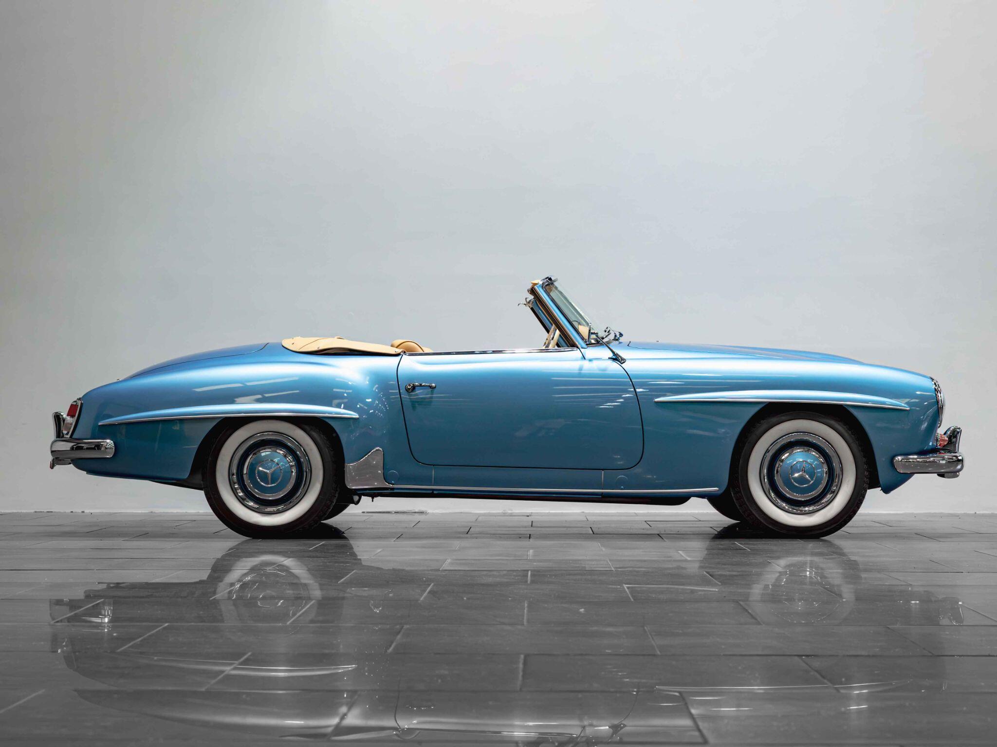 Mercedes-Benz 190 SL view 7