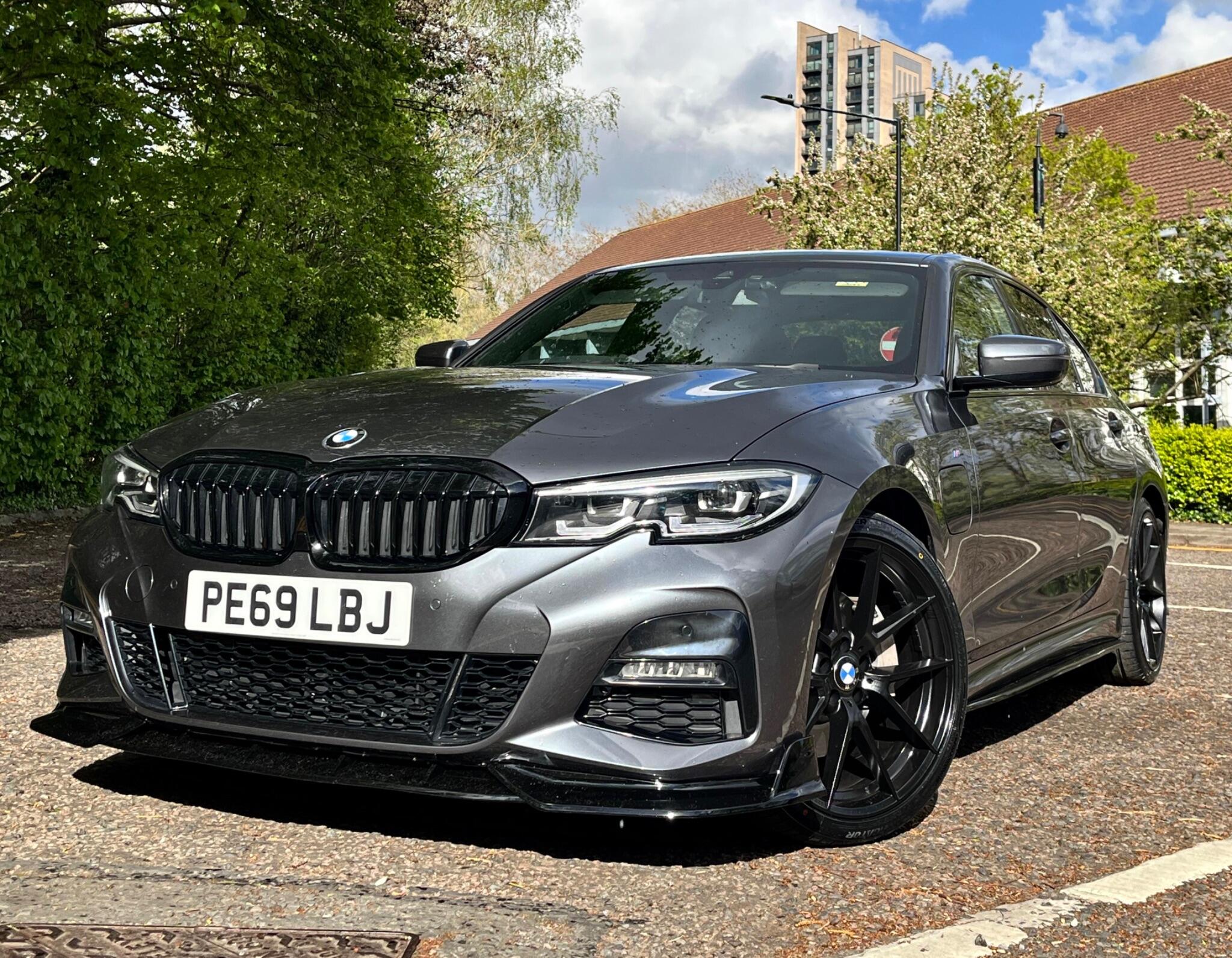 BMW 3 Series view 5