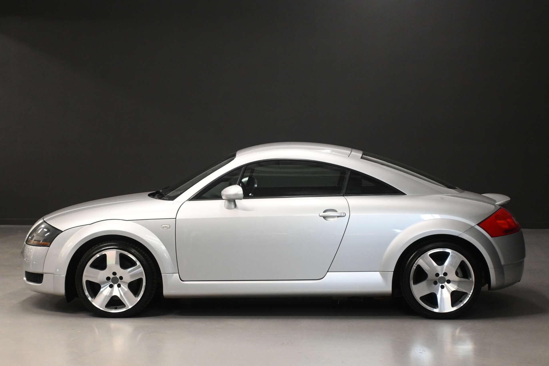 Audi TT view 14