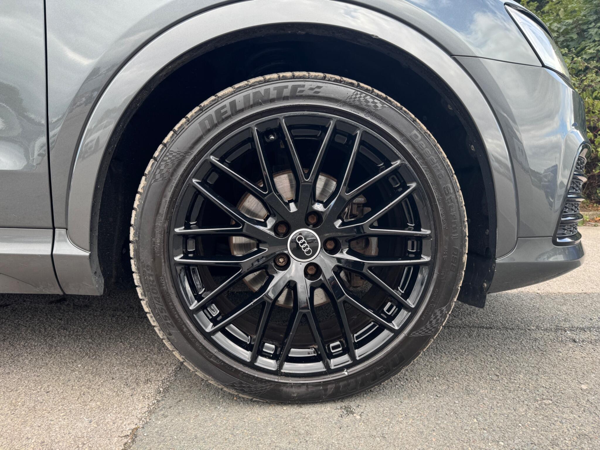 Audi Q3 view 6