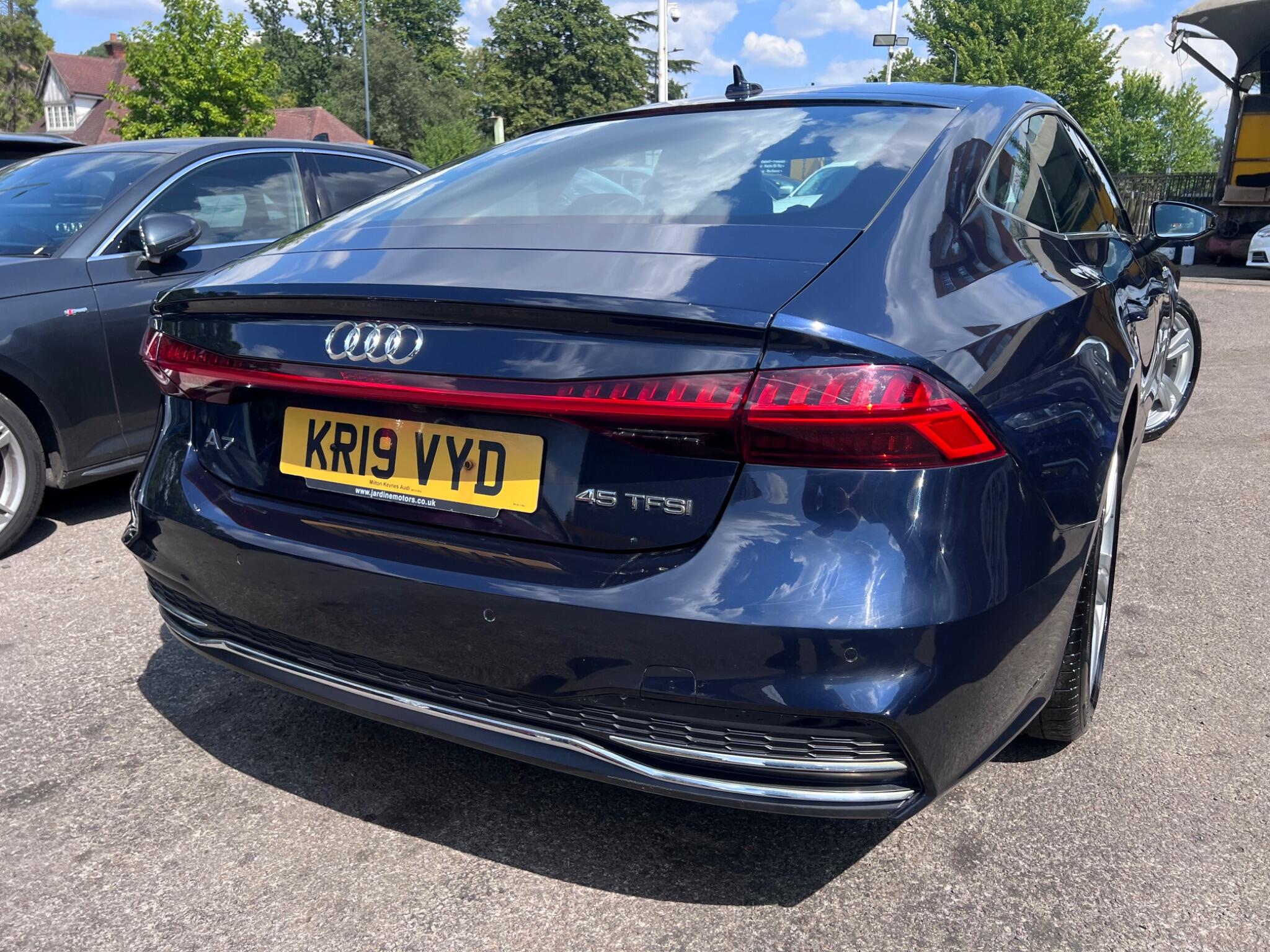 Audi A7 view 11