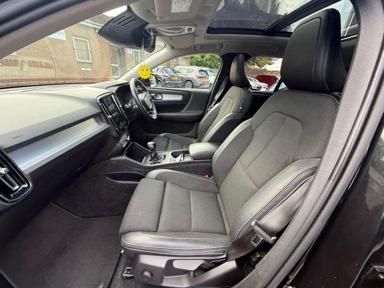 Volvo XC40 view 12