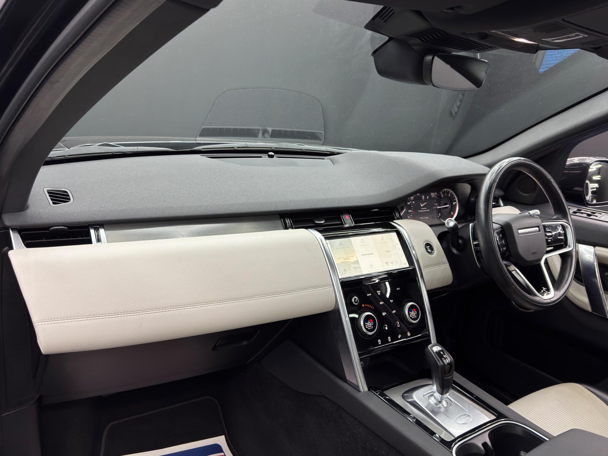 Land Rover Discovery Sport view 11