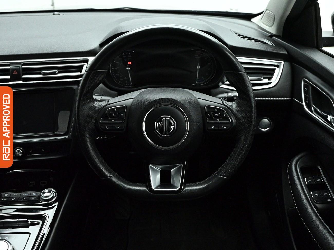 MG MG5 view 2