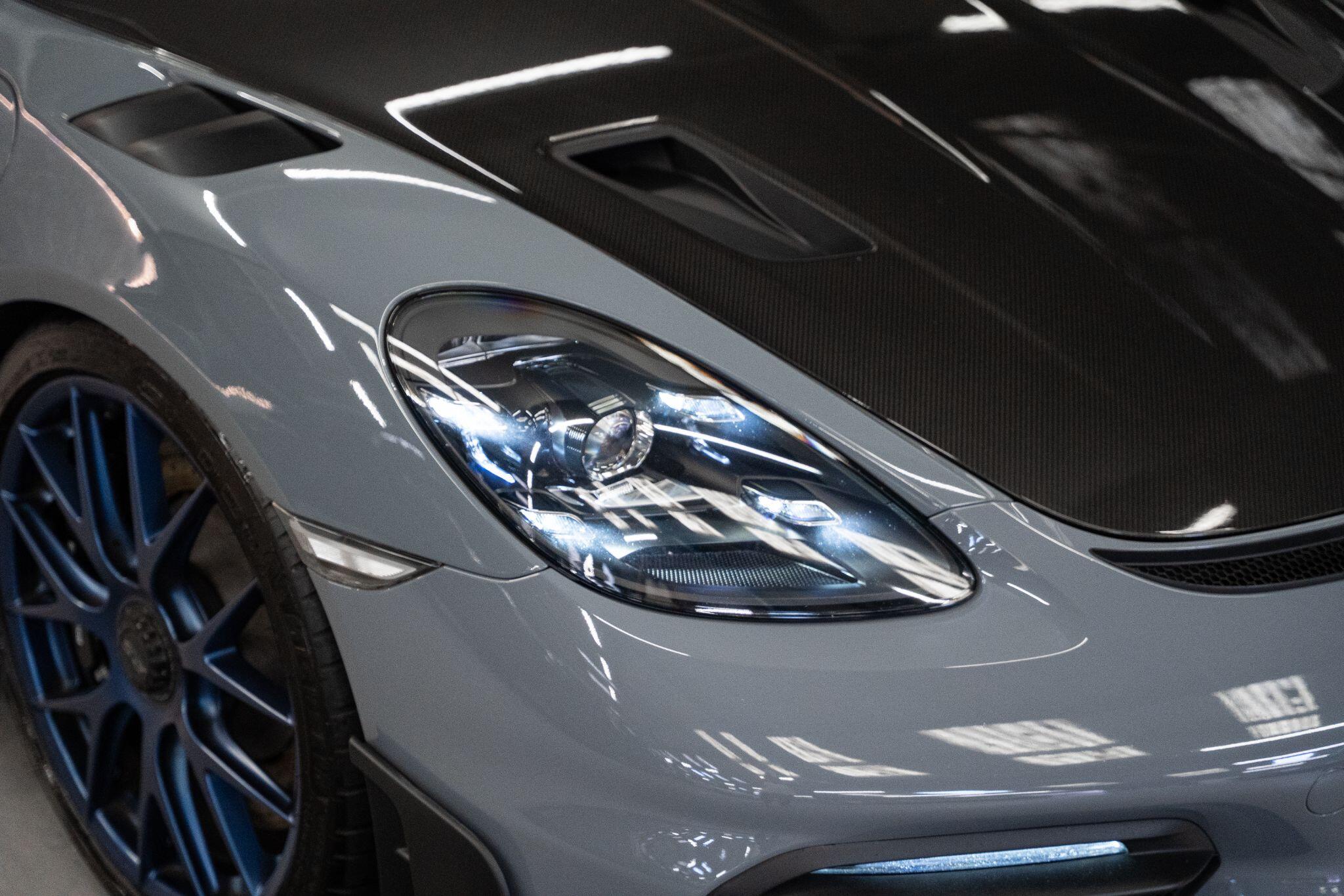 Porsche Cayman view 10