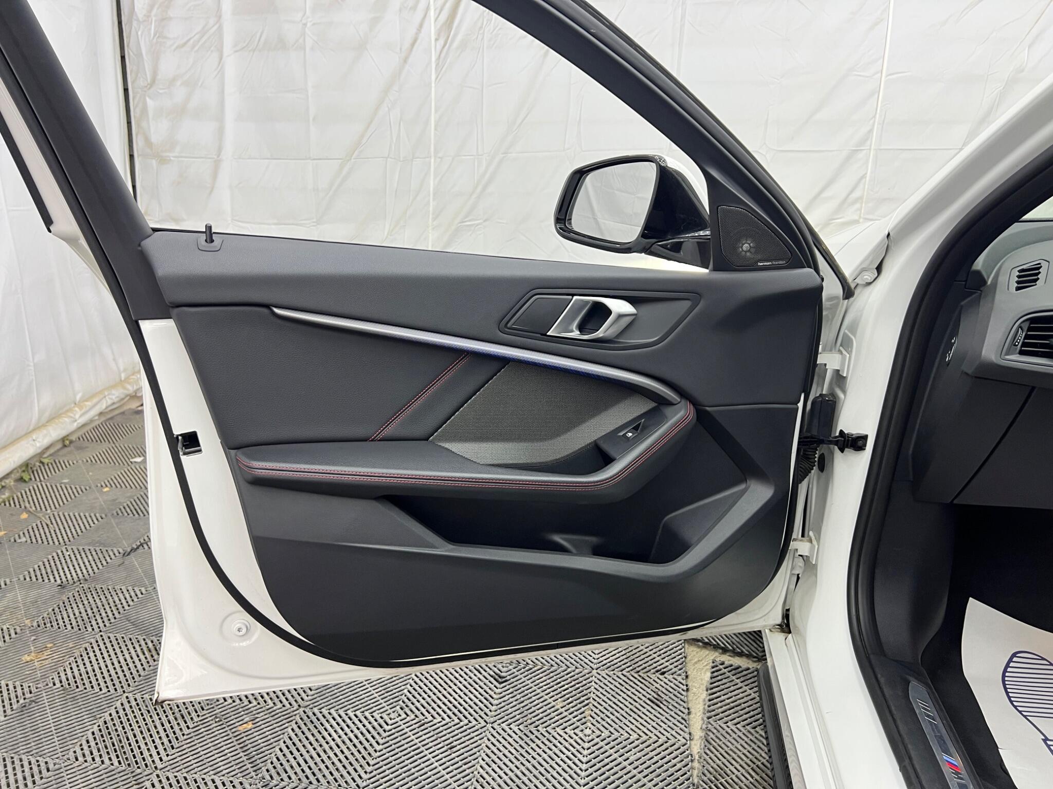 BMW 1 Series view 30
