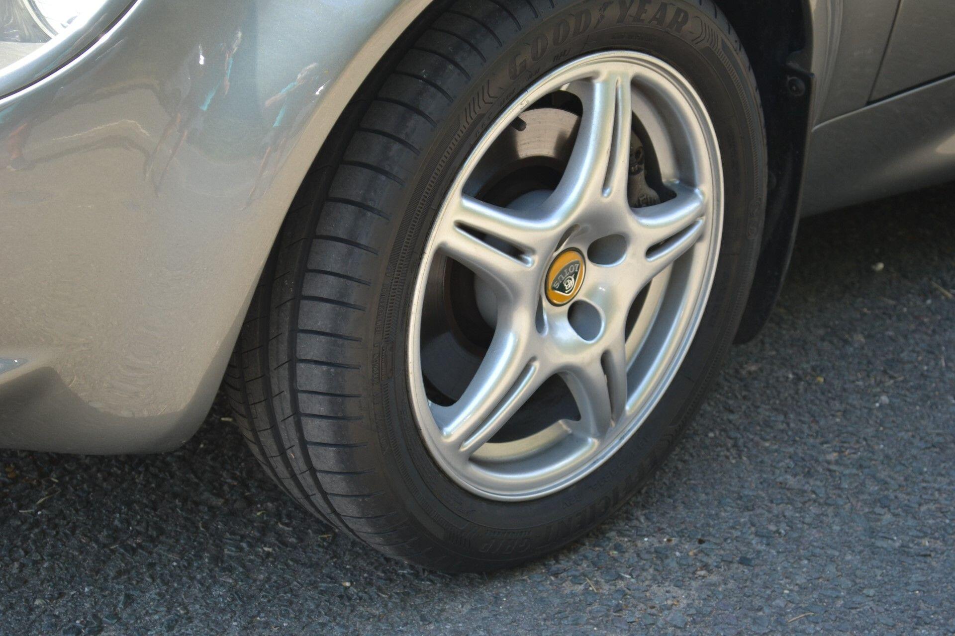 Lotus Elise view 21