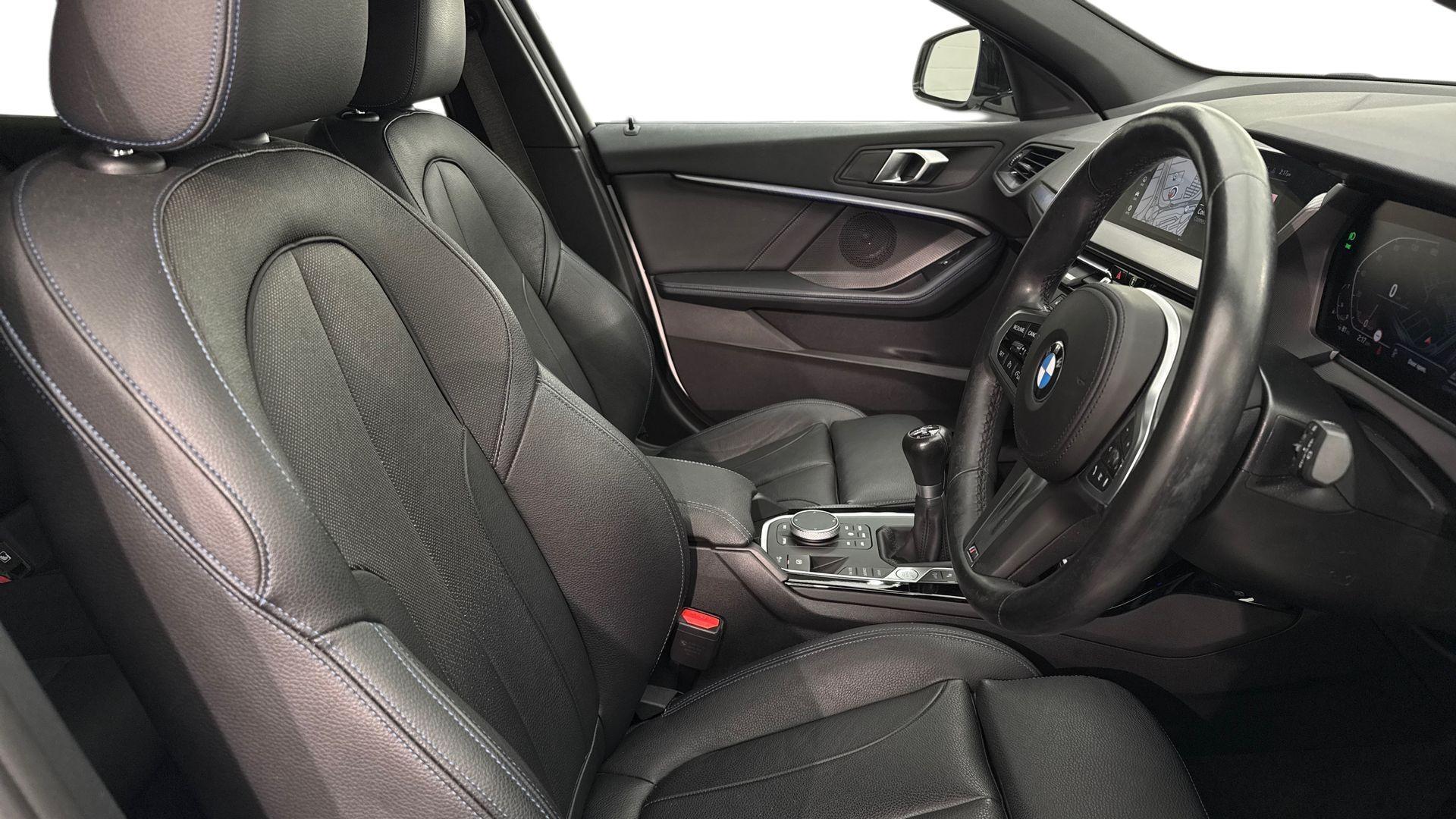 BMW 1 Series view 11