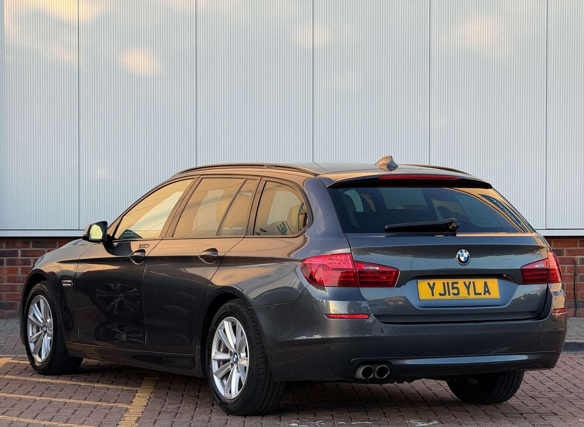 BMW 5 Series view 4