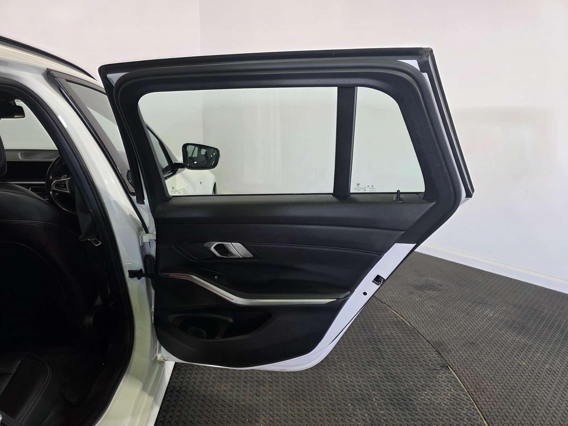 BMW 3 Series view 41