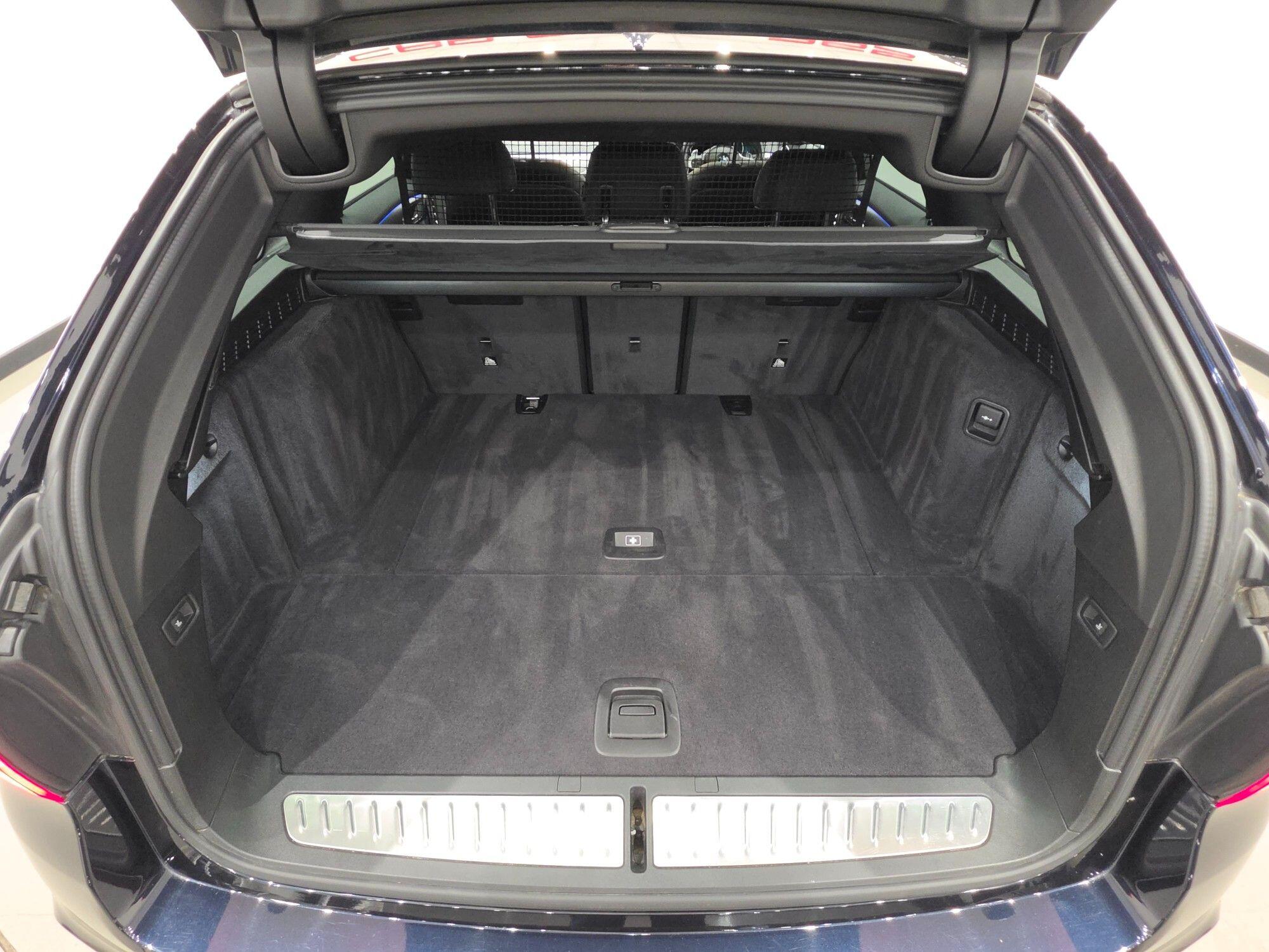 BMW 5 Series view 47