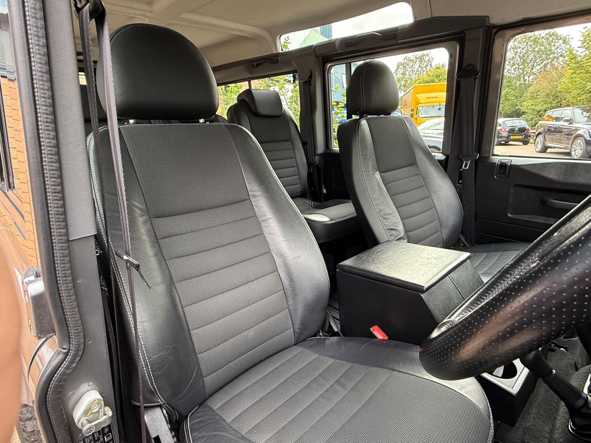 Land Rover Defender view 24