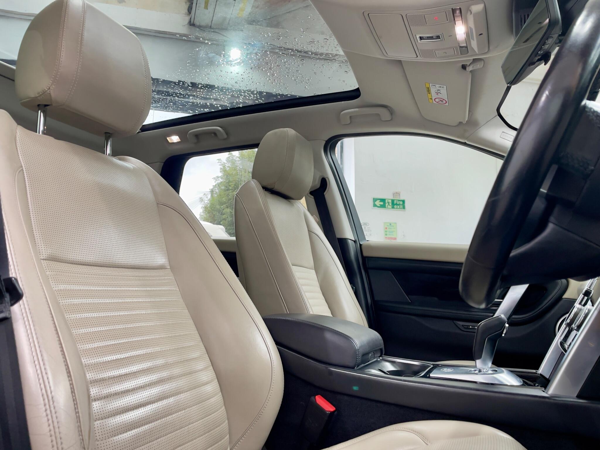 Land Rover Discovery Sport view 7