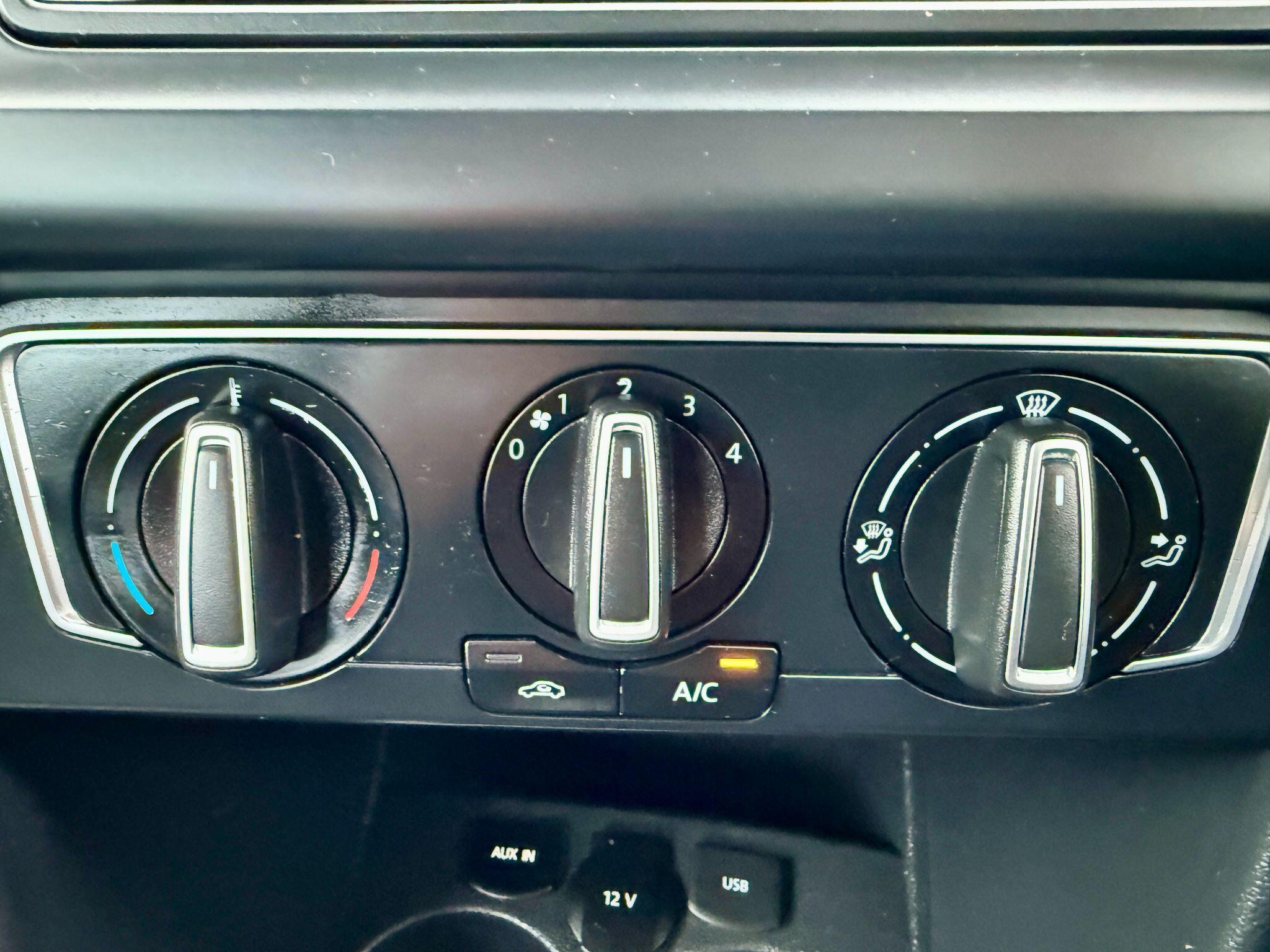 2014 Volkswagen Polo image 25