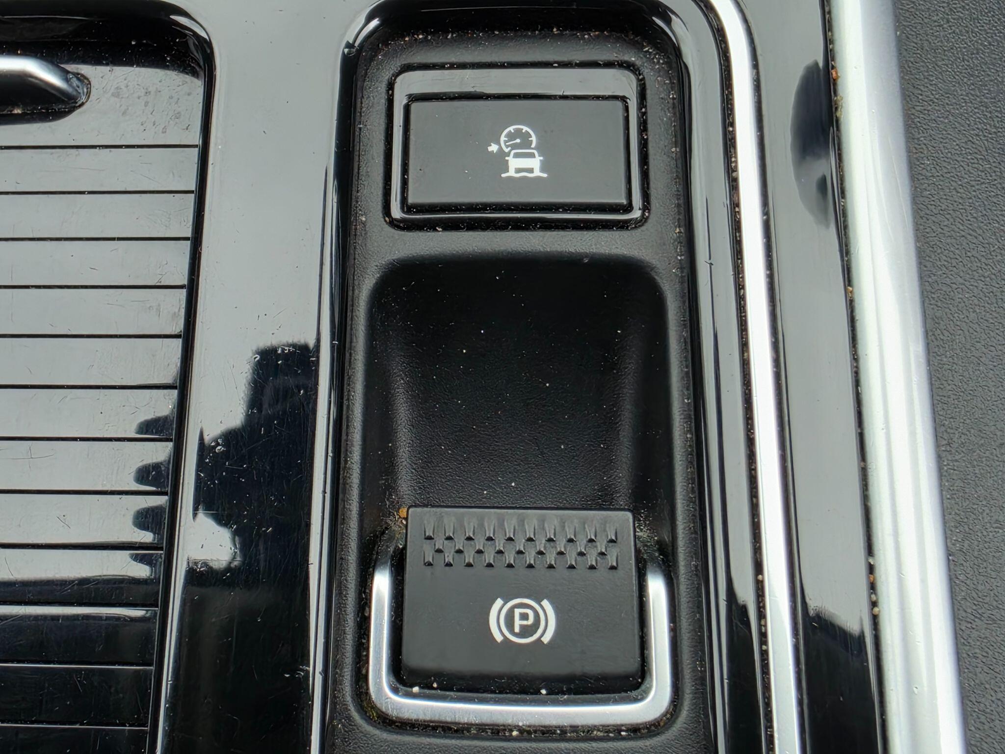 Jaguar XF view 23