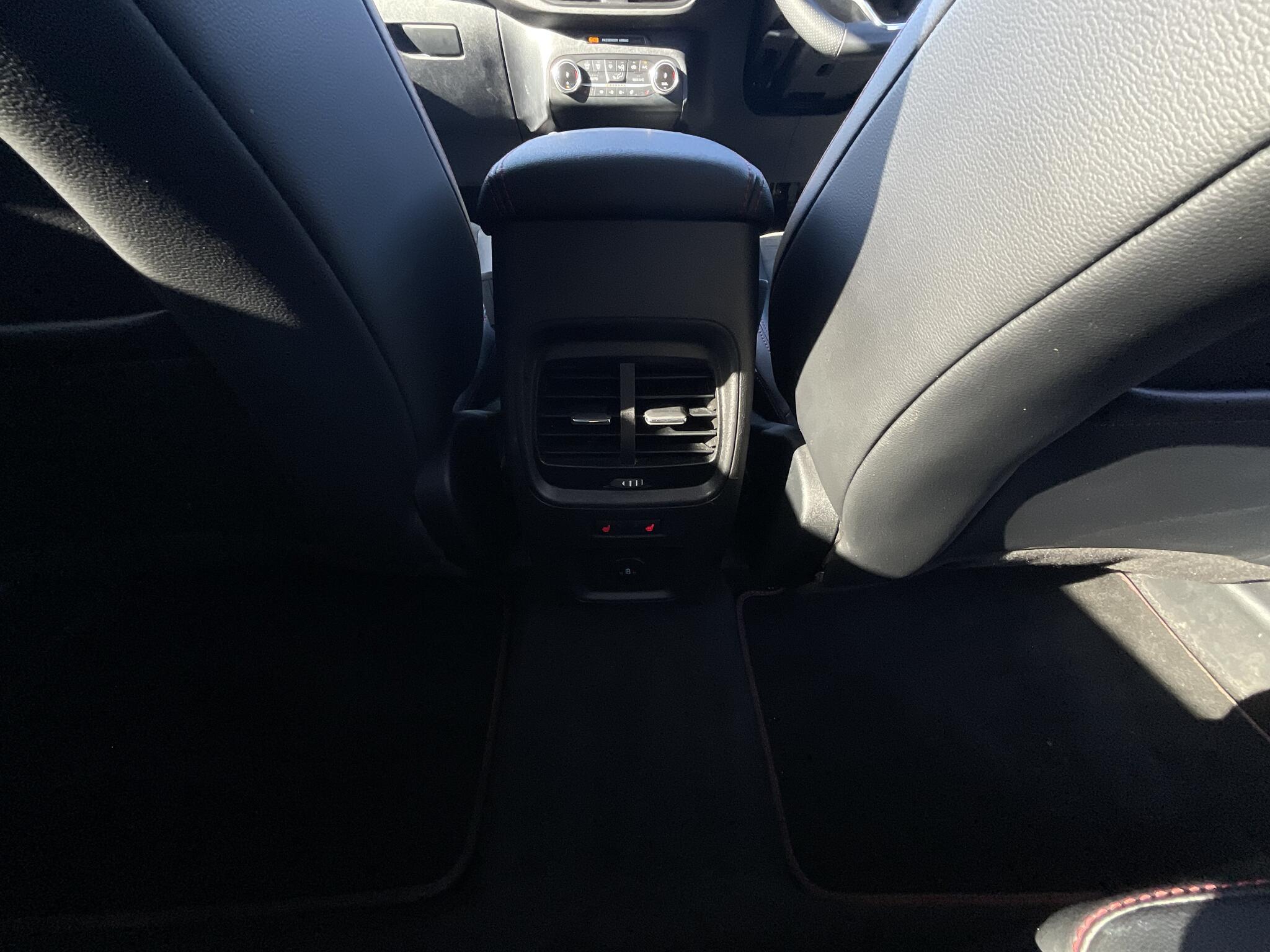 Ford Kuga view 38