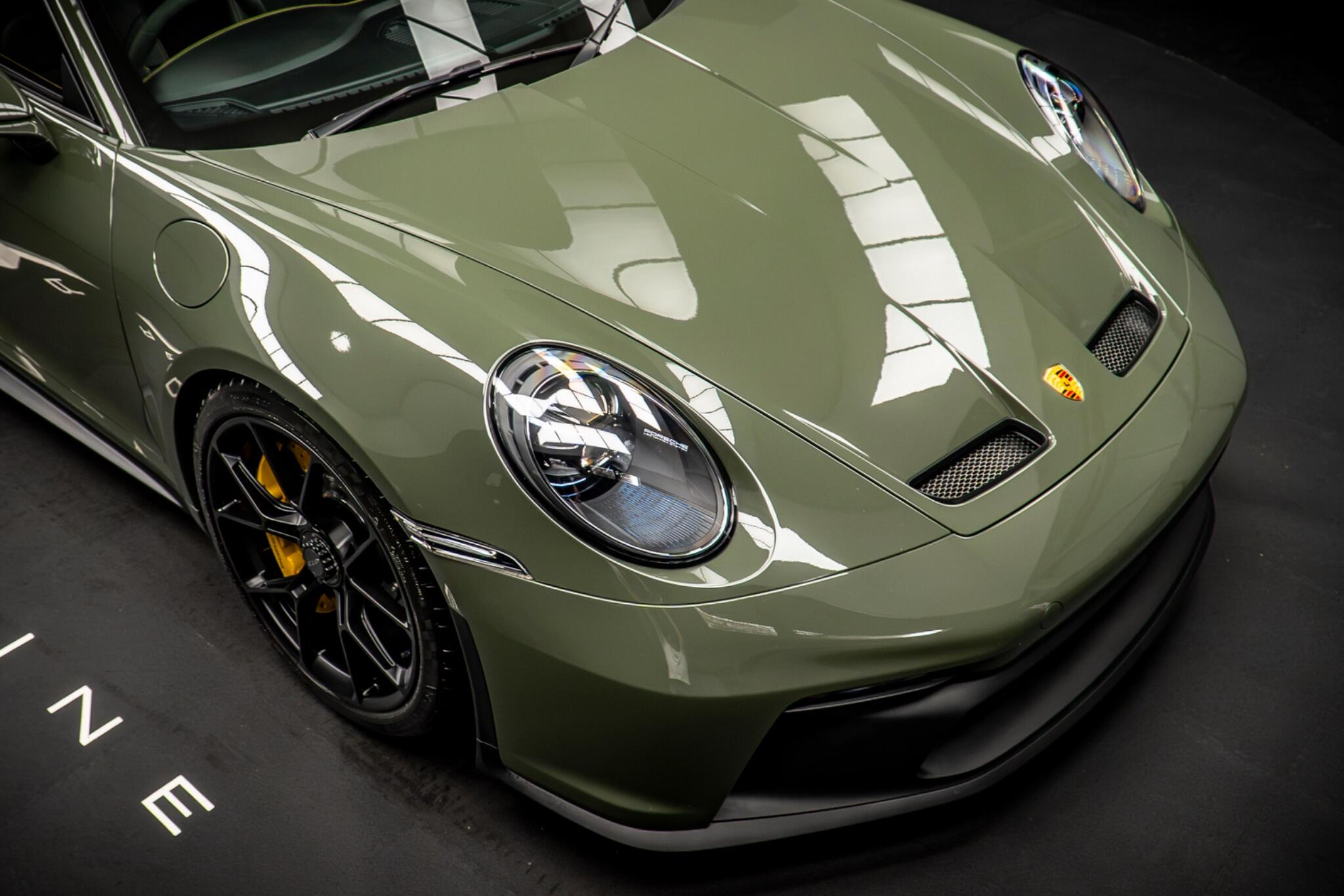 Porsche 911 view 11