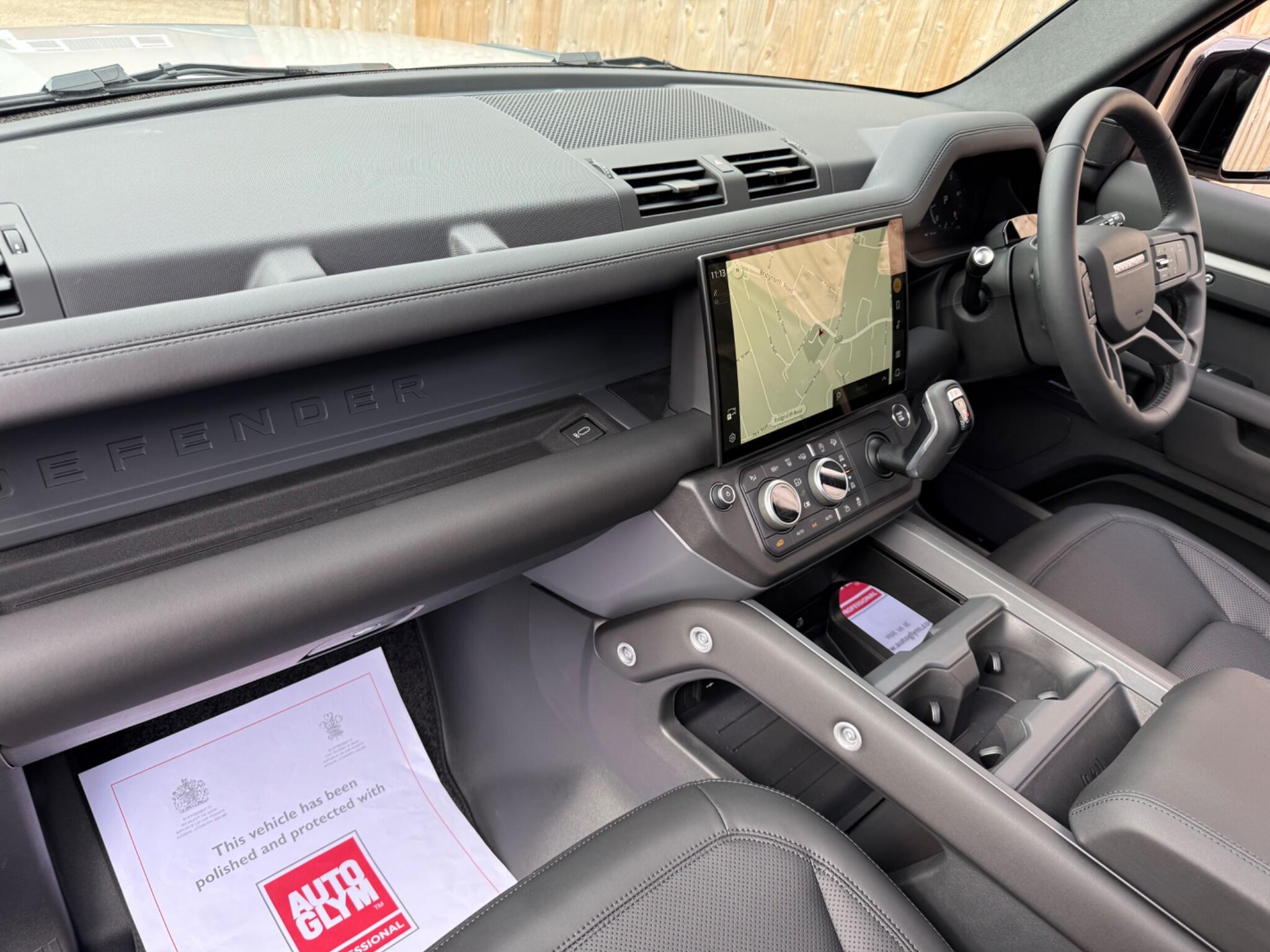 Land Rover Defender 110 view 10