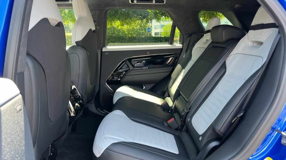 Land Rover Range Rover Sport view 4