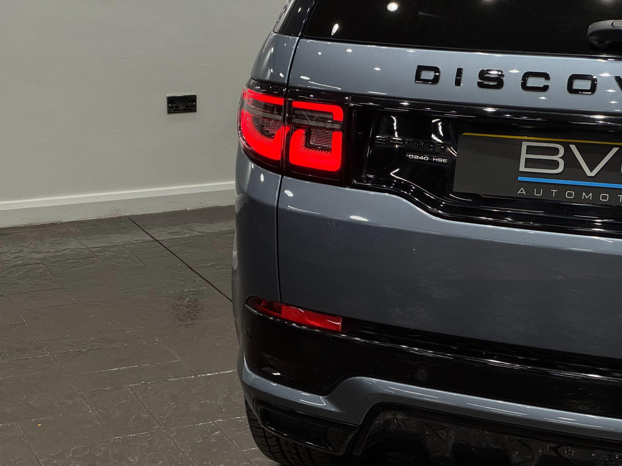 Land Rover Discovery Sport view 17