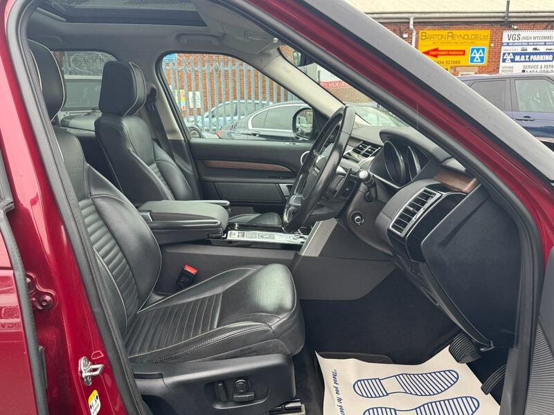 Land Rover Discovery view 30