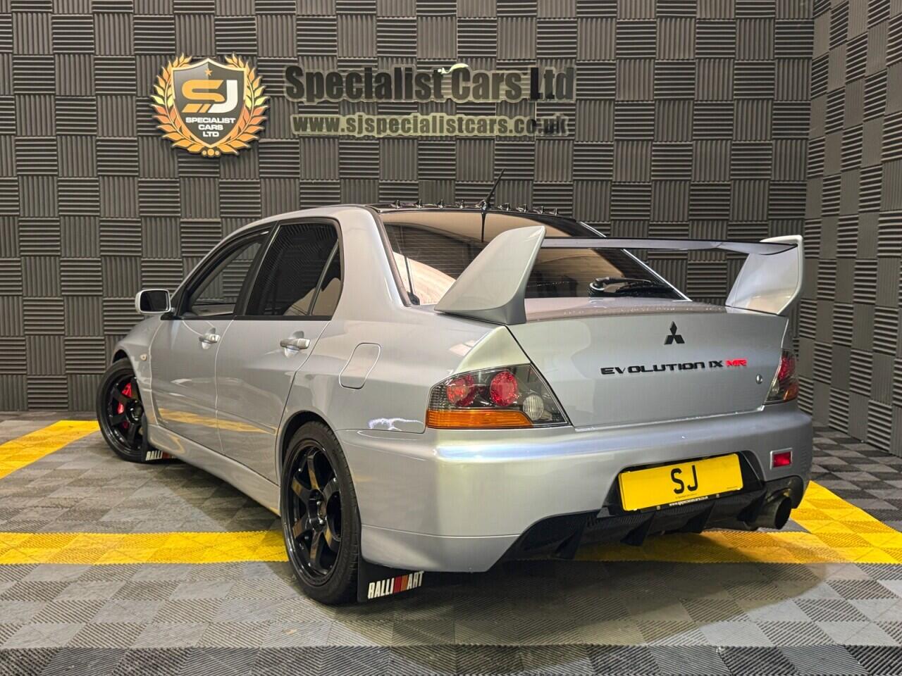 Mitsubishi Lancer view 4