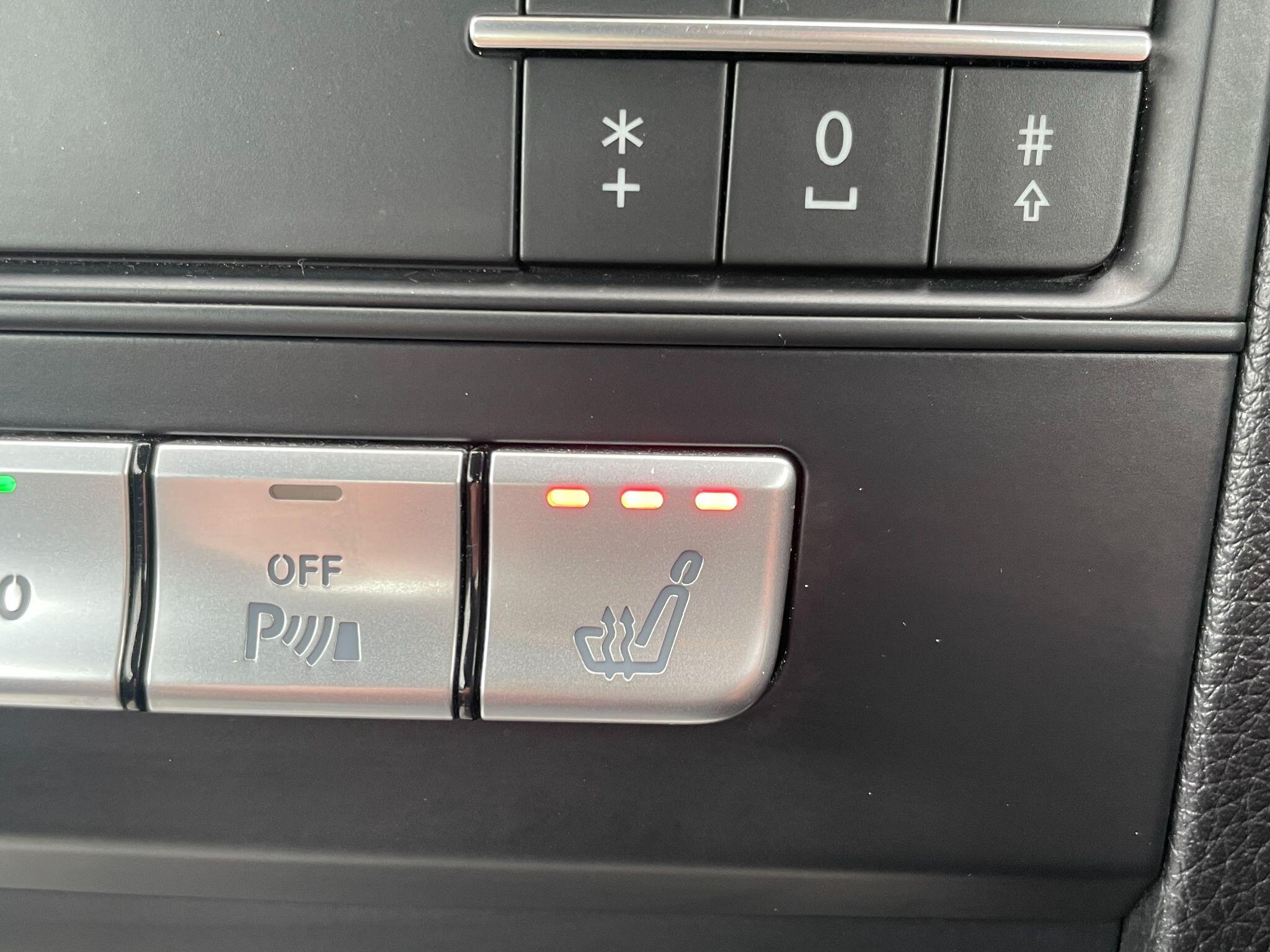 Mercedes-Benz E-Class view 29