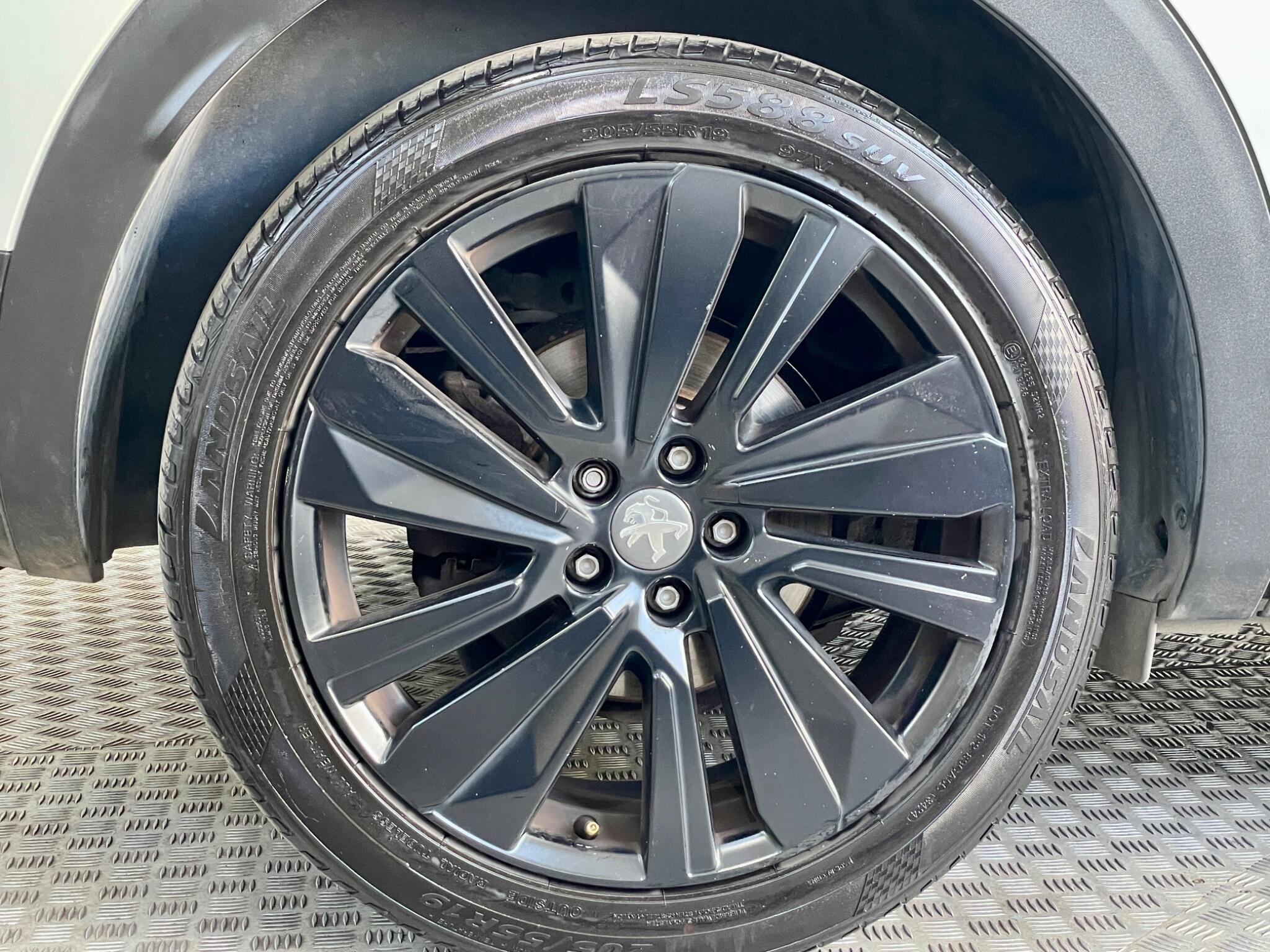 Peugeot 3008 view 13
