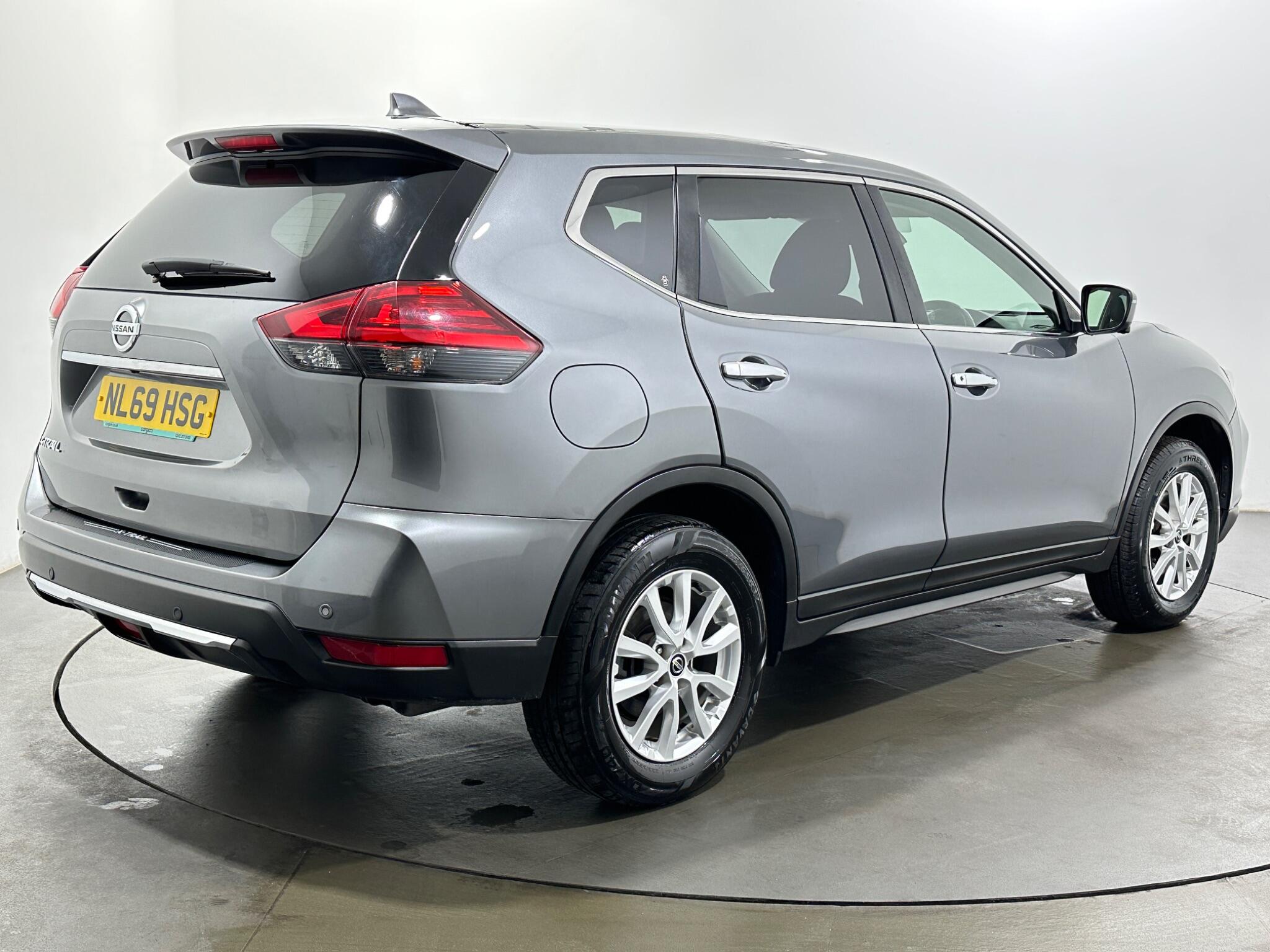 Nissan X-Trail view 8