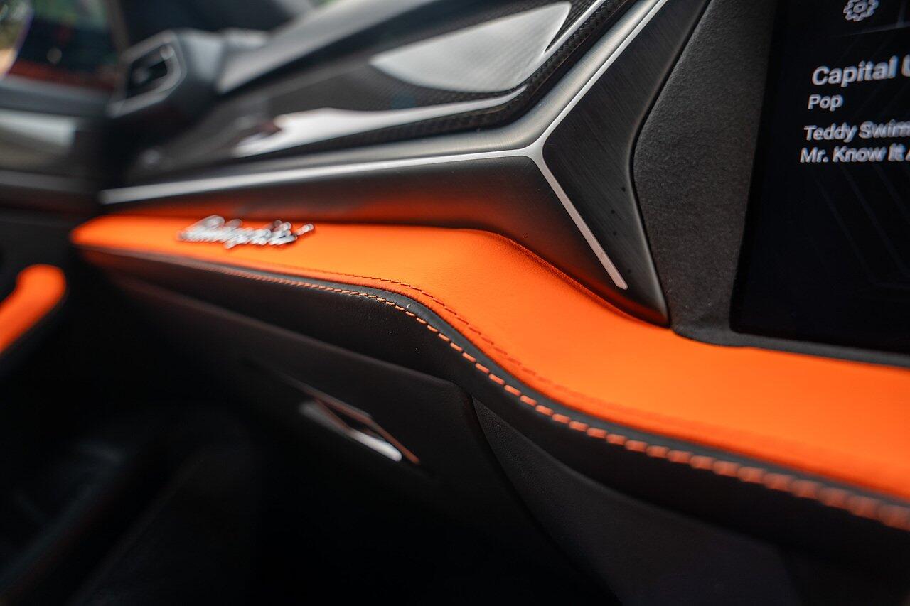 Lamborghini Urus view 66