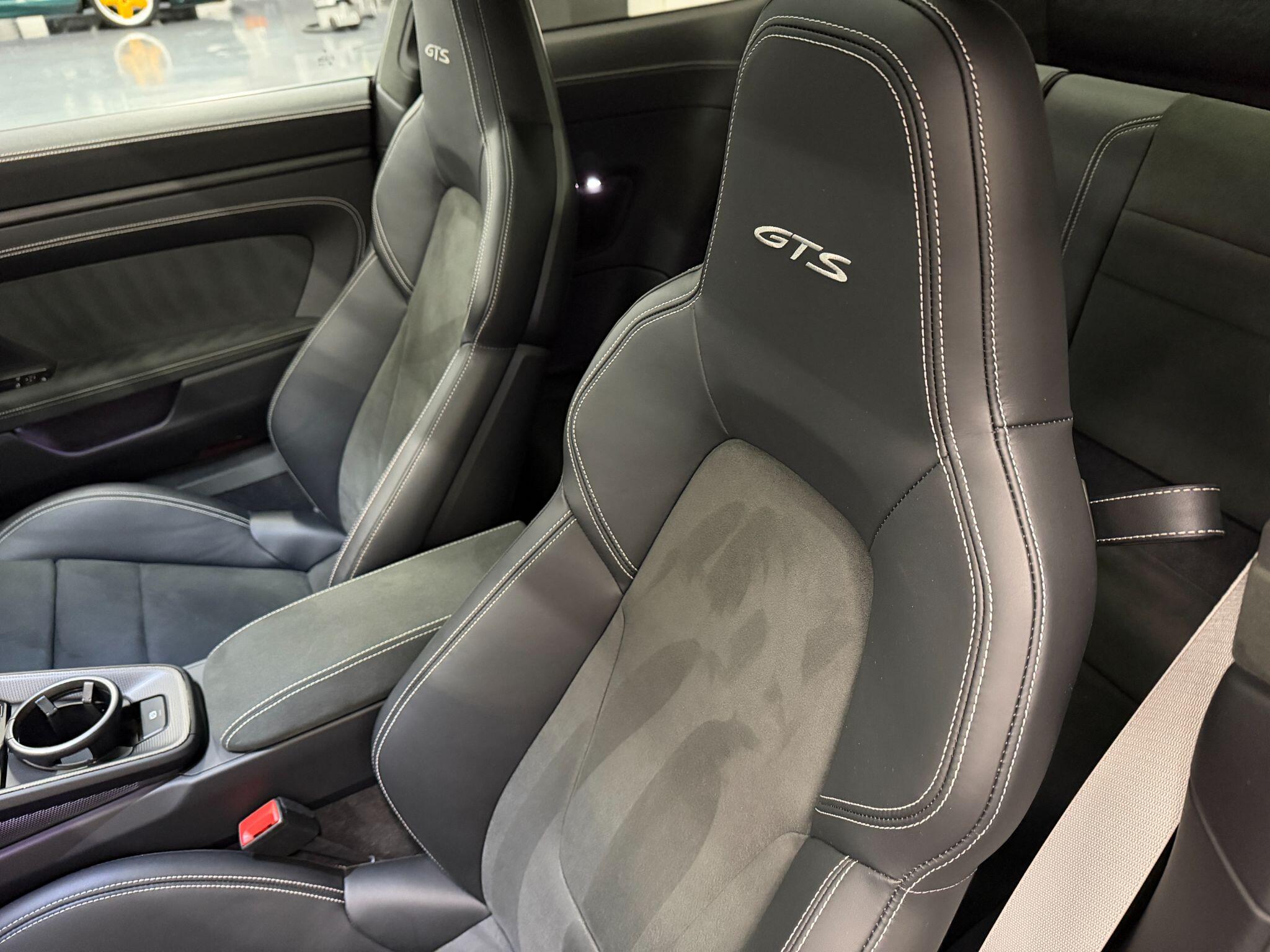Porsche 911 view 39