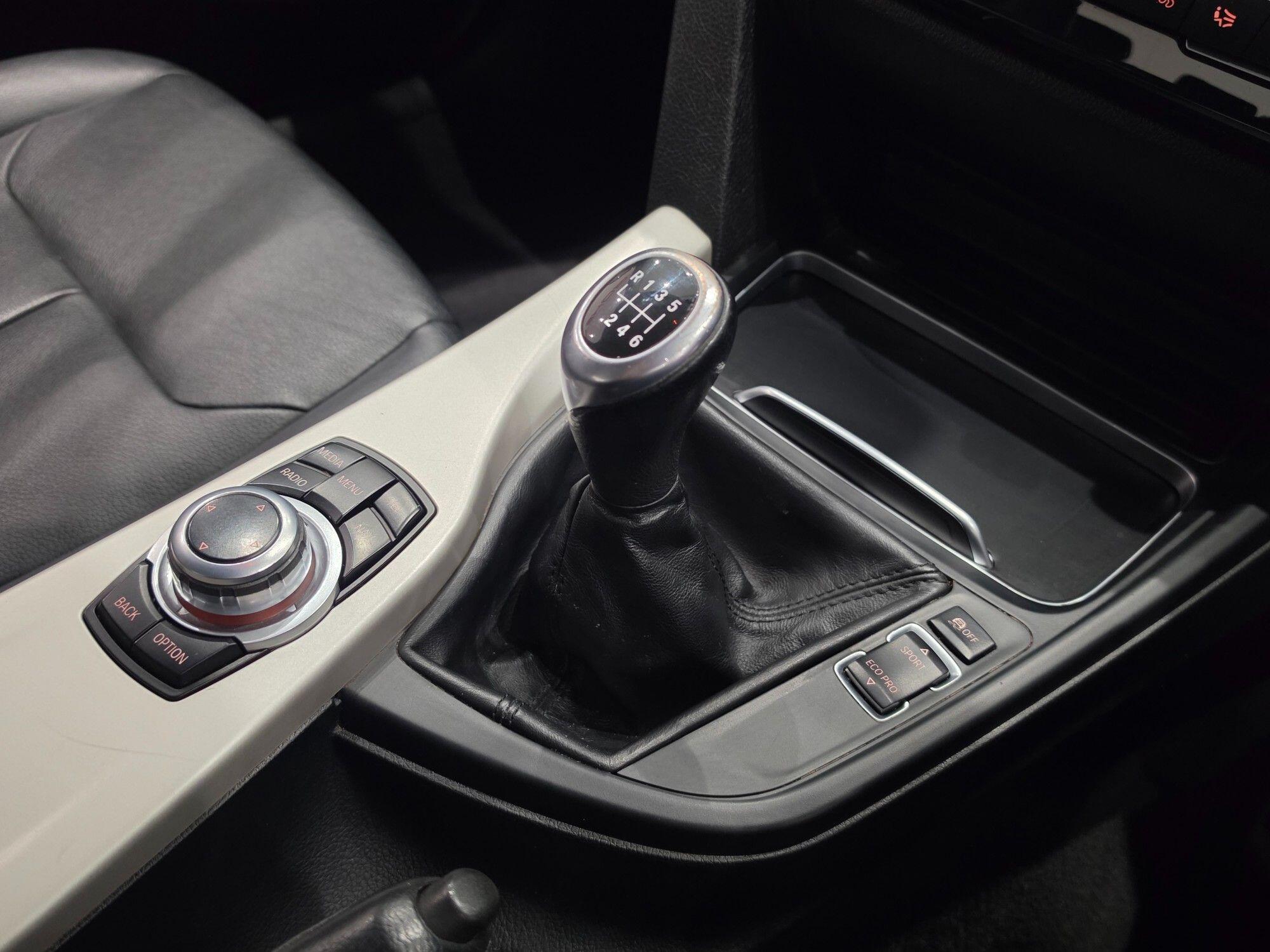 BMW 3 Series view 26