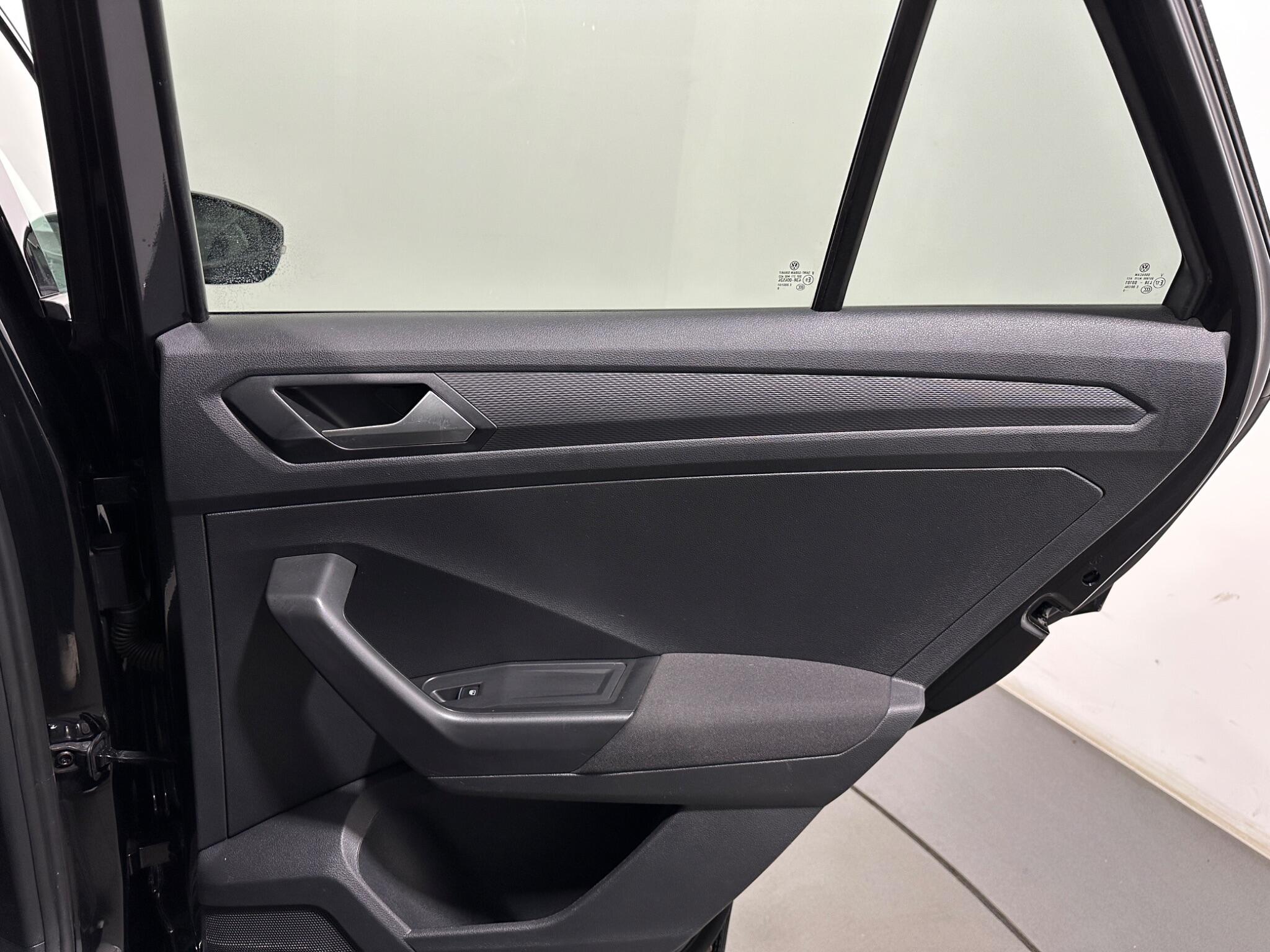 Volkswagen T-Roc view 42