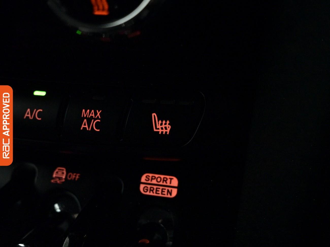 Mini Hatch view 18