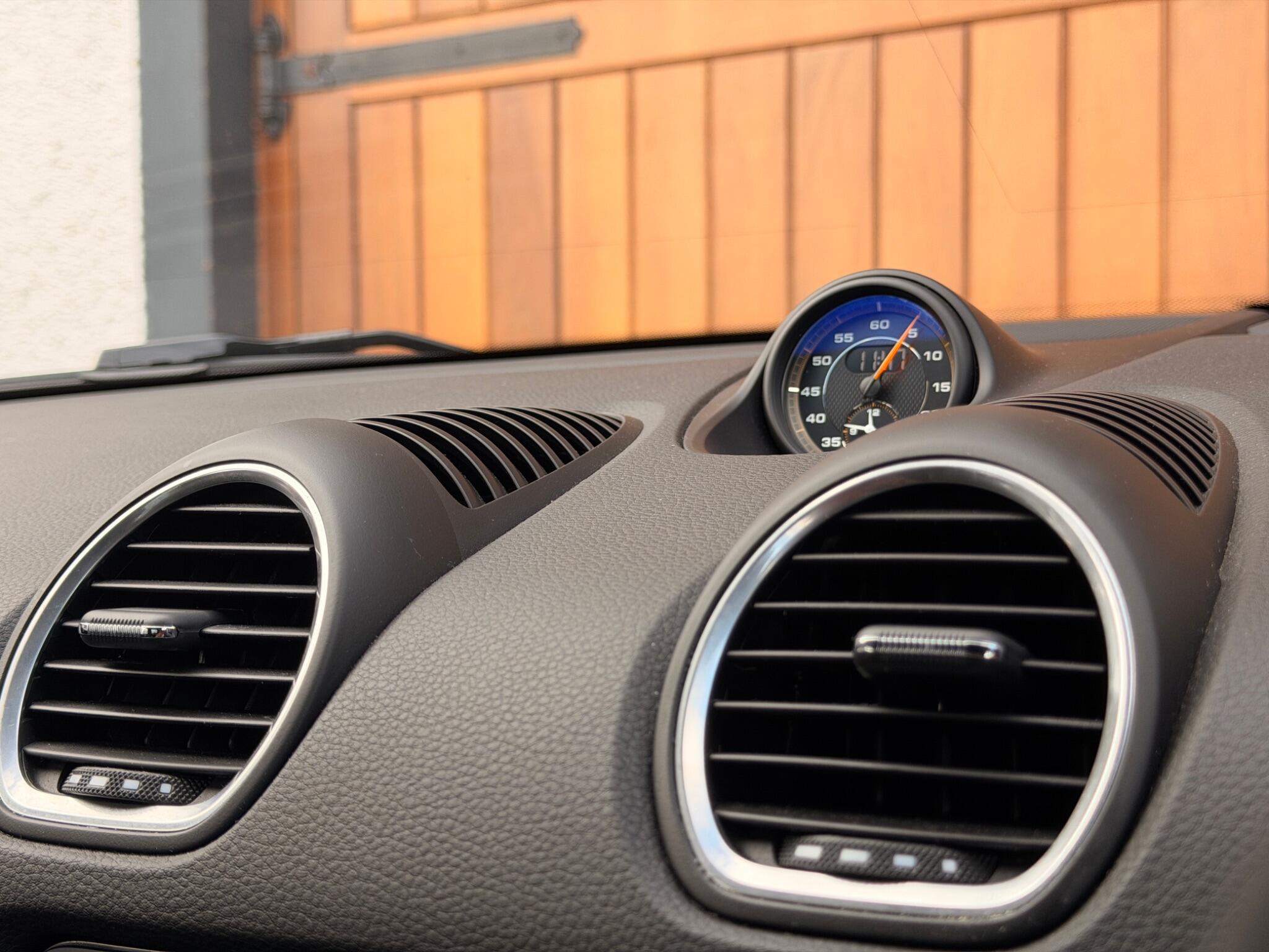Porsche Cayman view 13