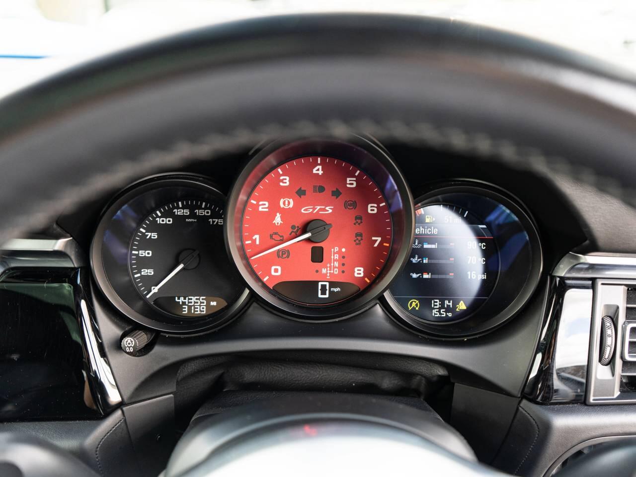 Porsche Macan view 21