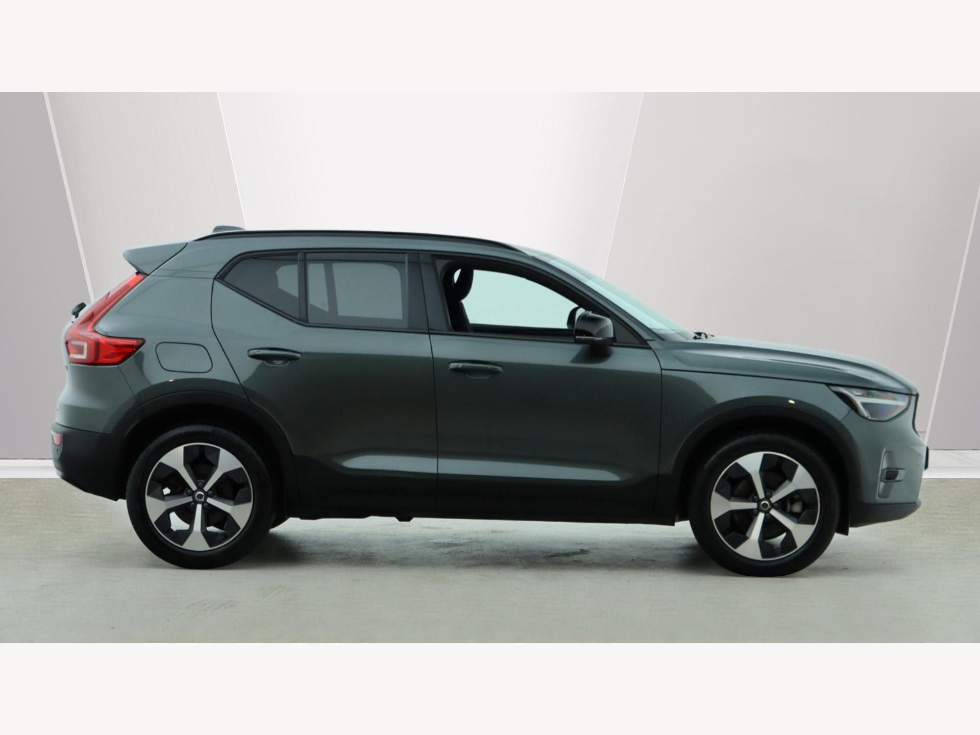 Volvo XC40 view 3