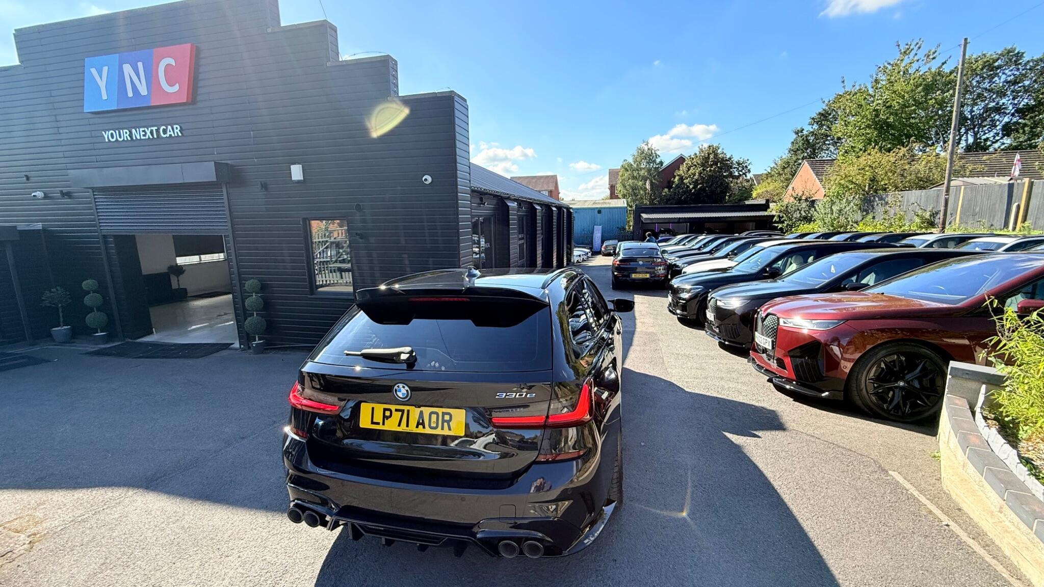 BMW 3 Series view 4
