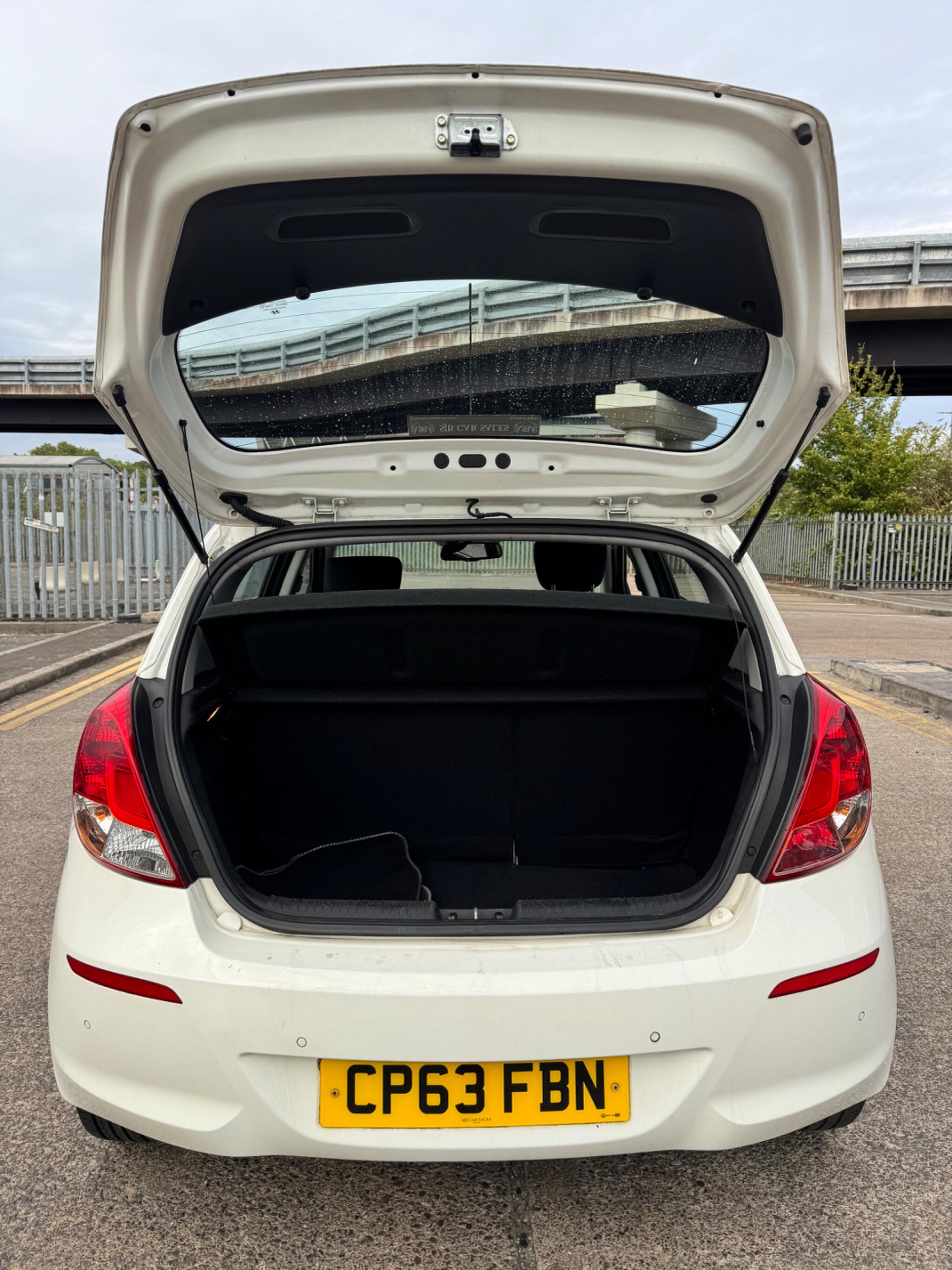Hyundai i20 view 45