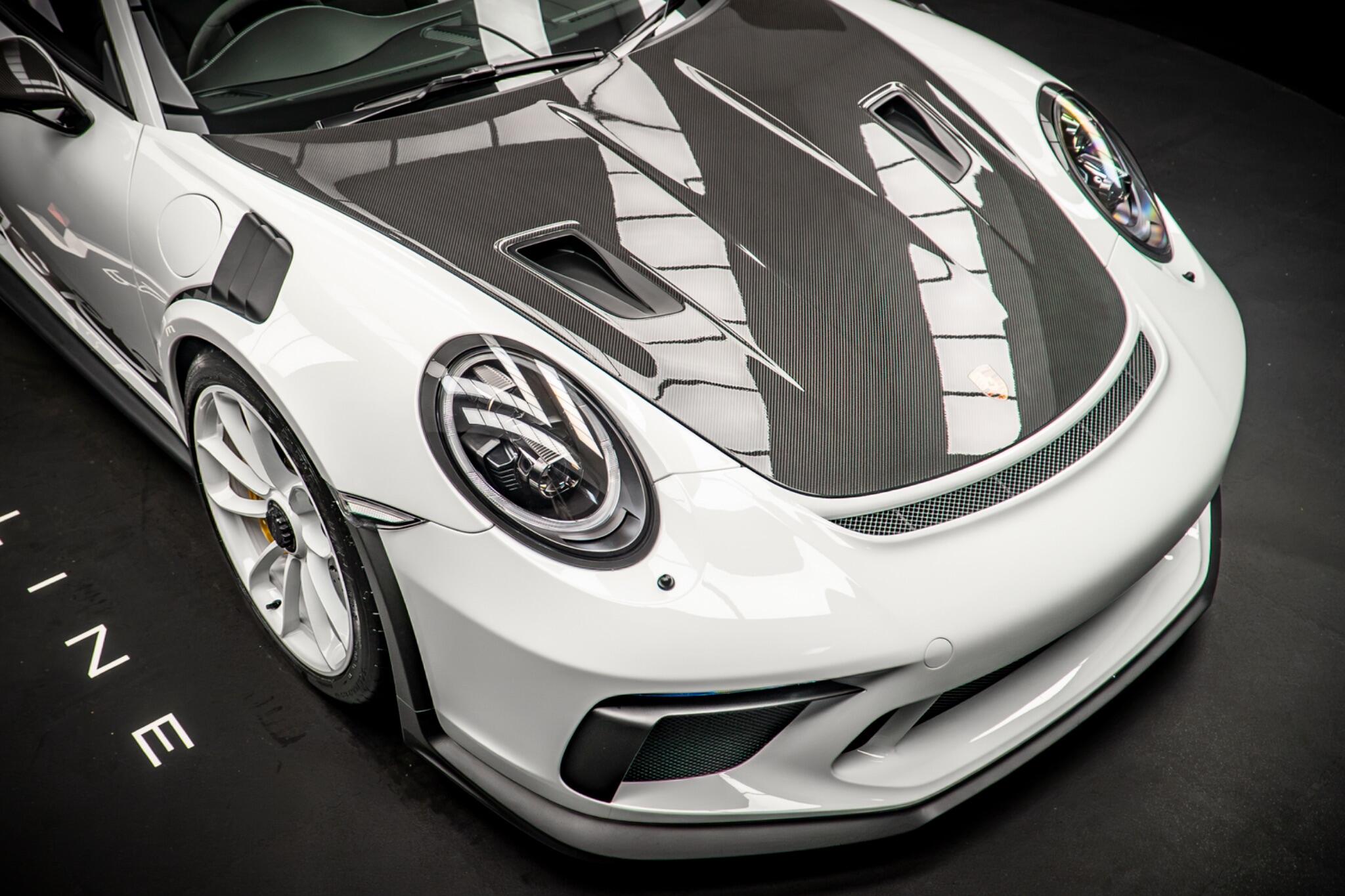 Porsche 911 view 11