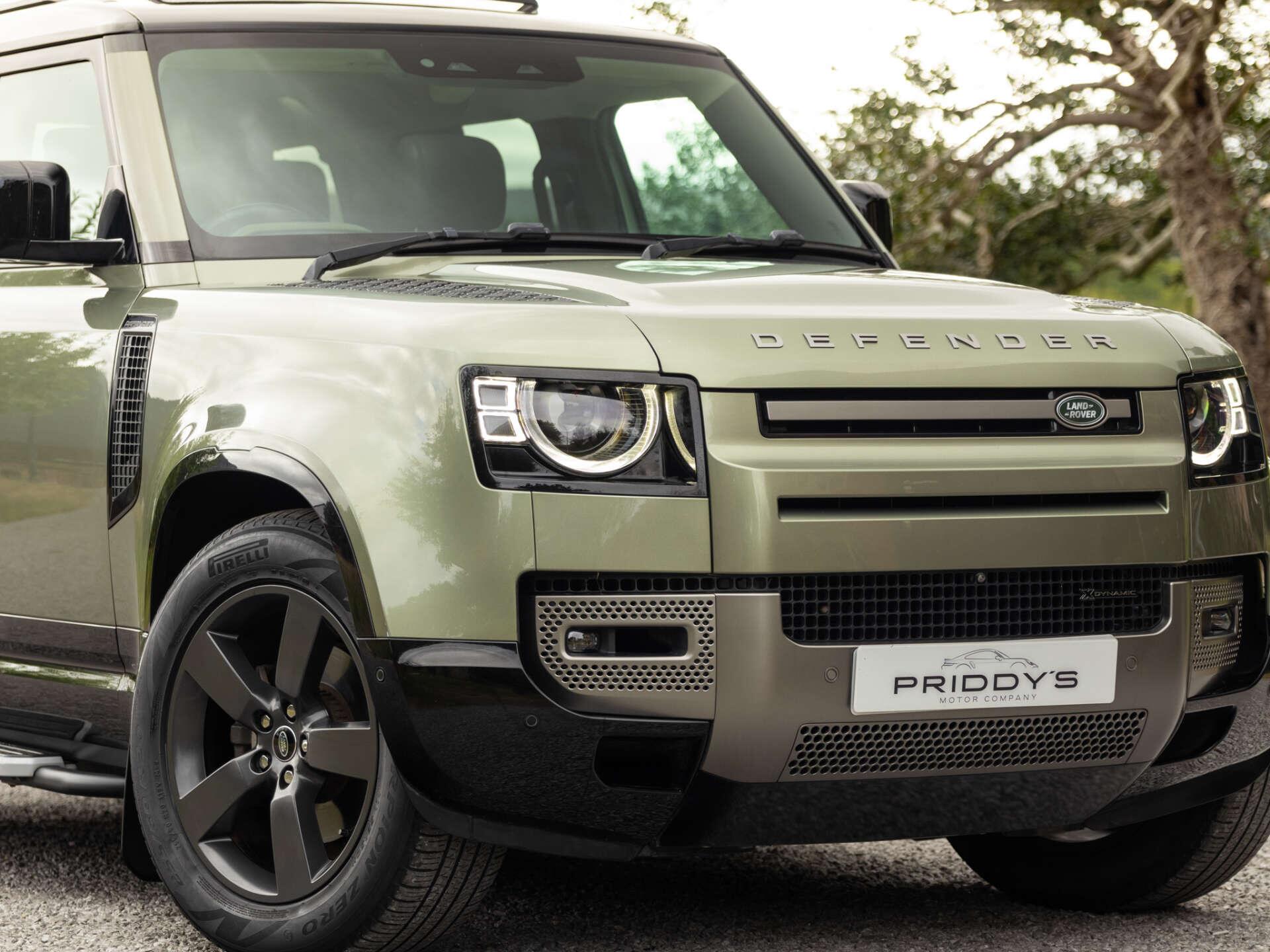 Land Rover Defender view 25