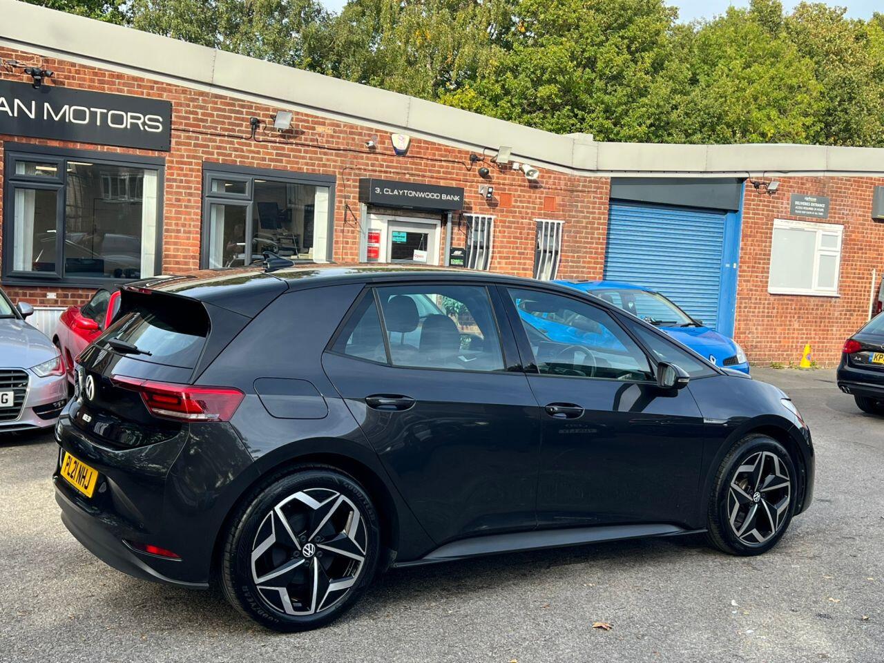 Volkswagen Id.3 view 8