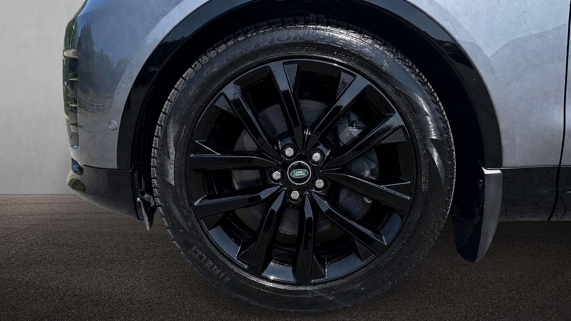 Land Rover Discovery view 8