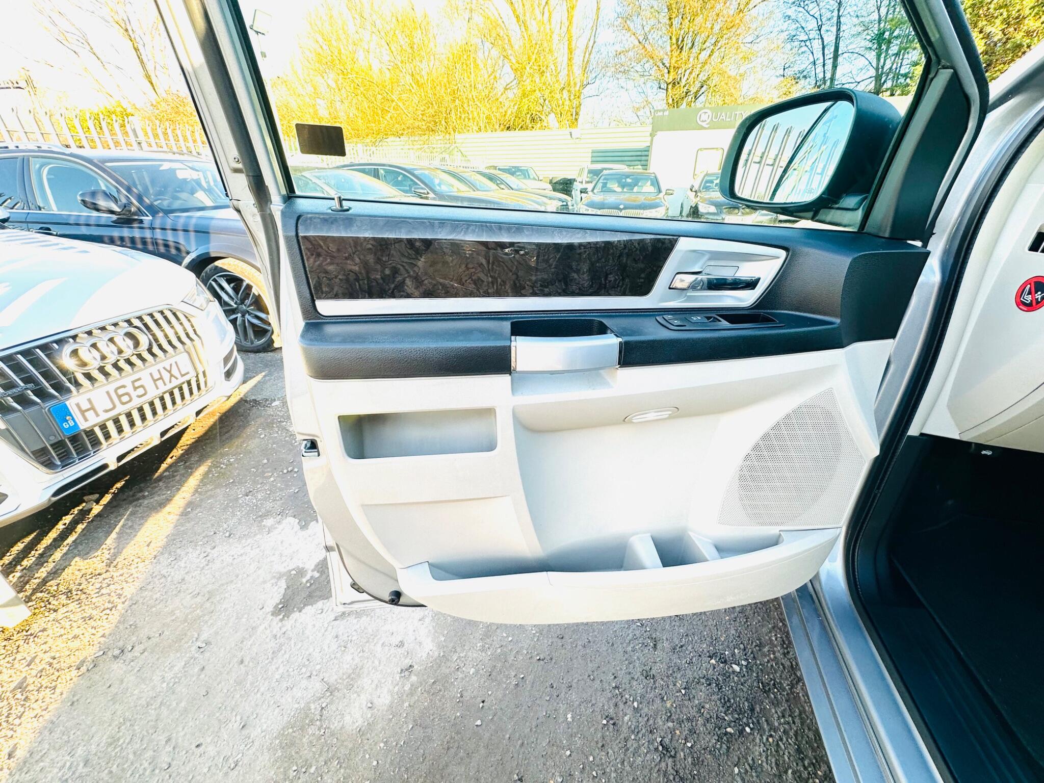 Chrysler Grand Voyager view 46
