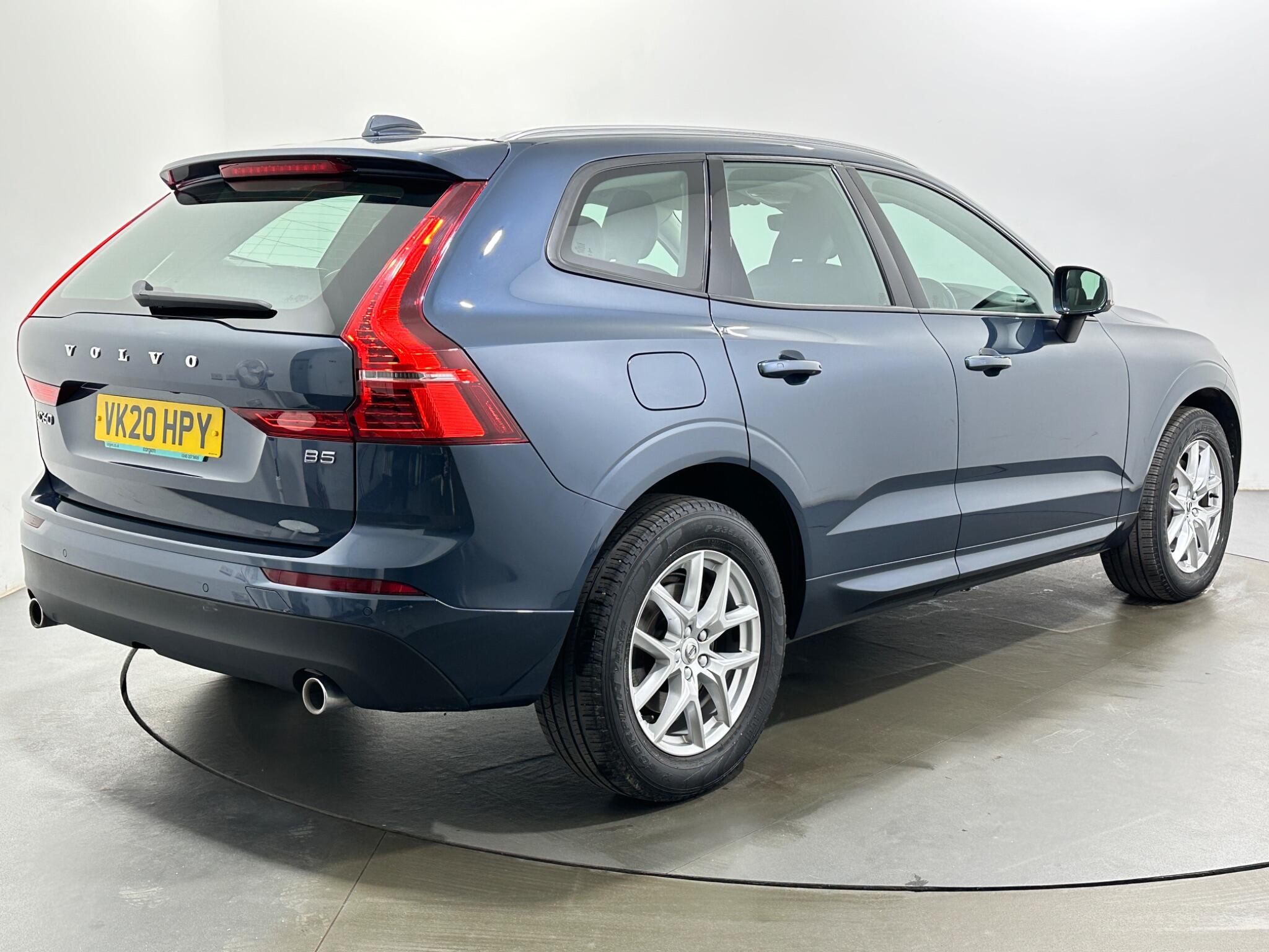 Volvo XC60 view 8
